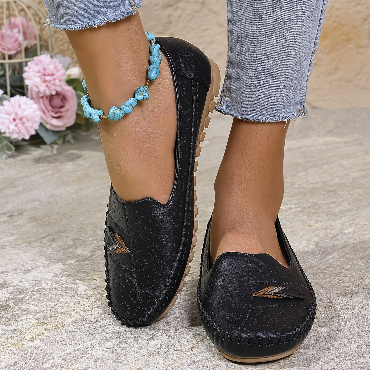 Women Plus Size Retro Water Drop Flat Shoes Breathable Comfort Slip-On