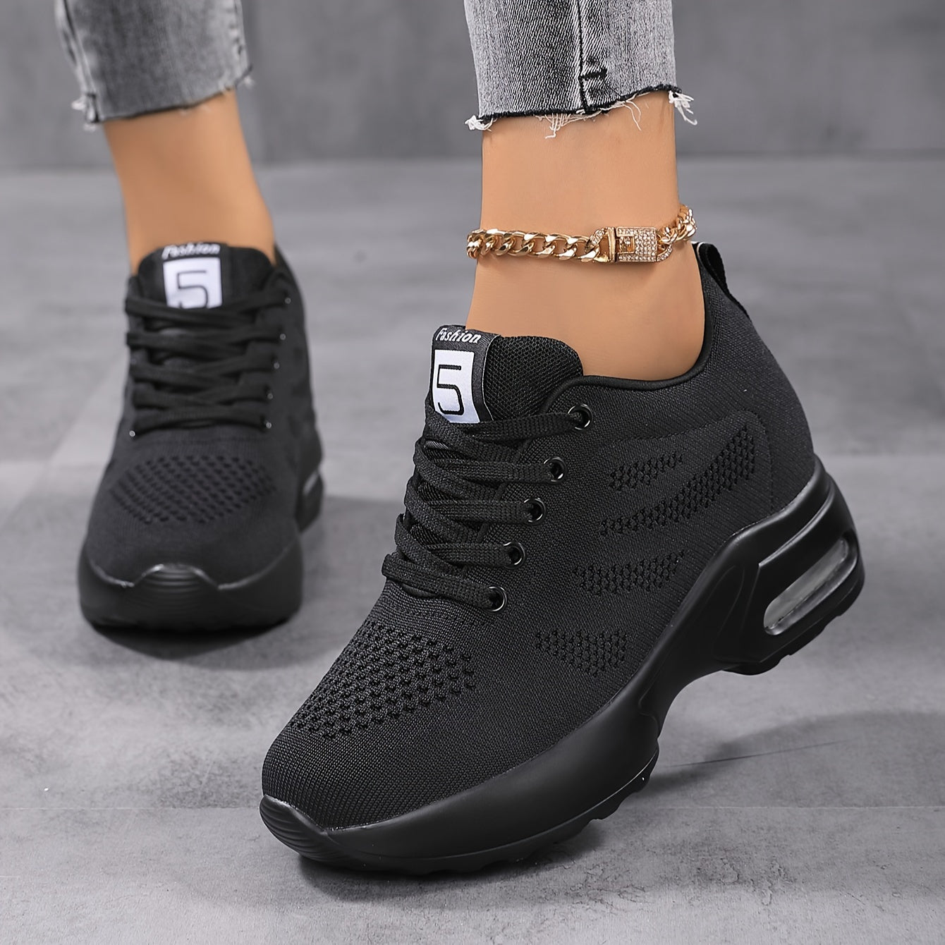 Women's Mesh Low Top Sneakers Lightweight Breathable Casual Shoes Black and White