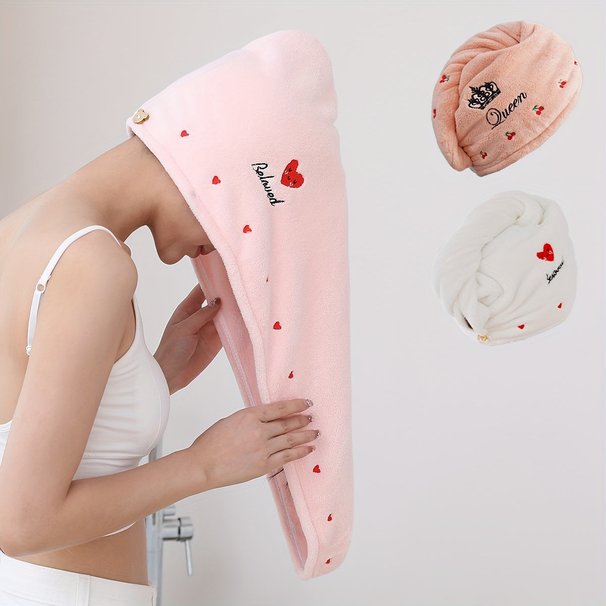 Быстросохнущая полотенце-капюшон для волос с вышитыми сердечками, мягкая и впитывающая, идеально подходит для использования в ванной. Игривый дизайн с вязаной текстурой.