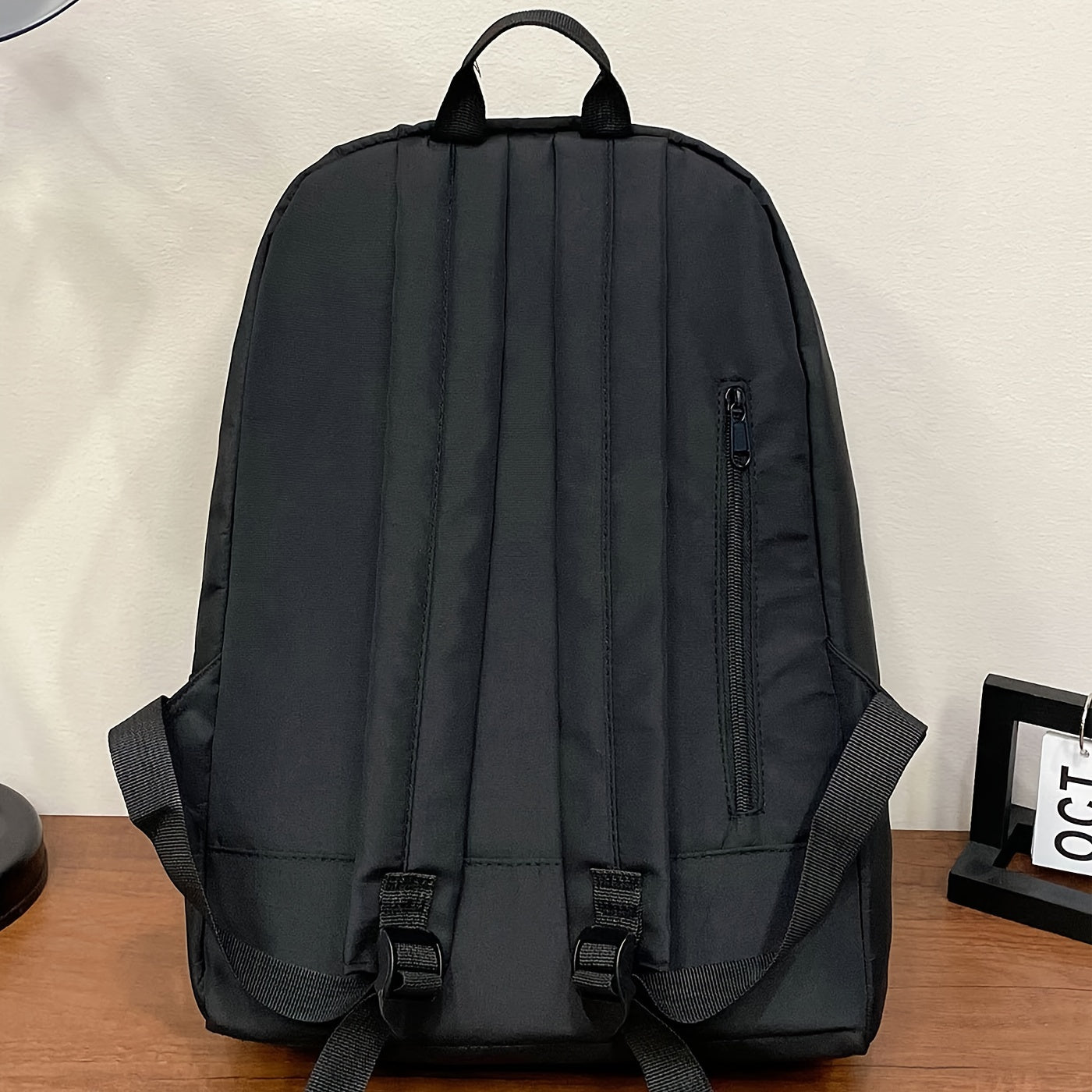 Maktab yoki ochiq havoda faoliyatlar uchun mos, yengil va tasodifiy oddiy preppy uslubidagi rucksack.