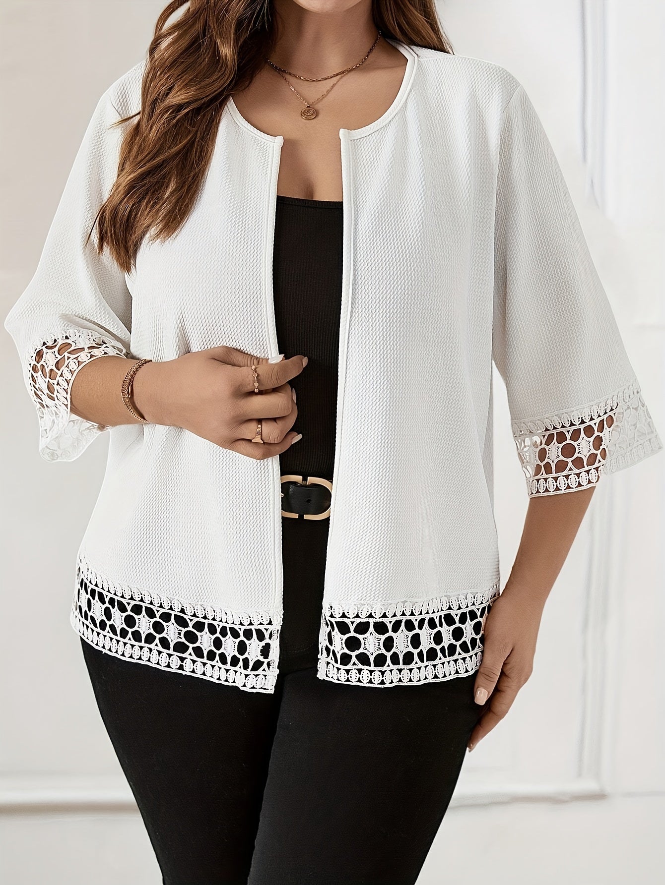 Ayollar uchun tasodifiy polyester/eLastane jakketi, tuzilgan mato bilan. Bir rangda, ochiq yaka, mashinada yuvish mumkin. Bahor/Kuz uchun mukammal.