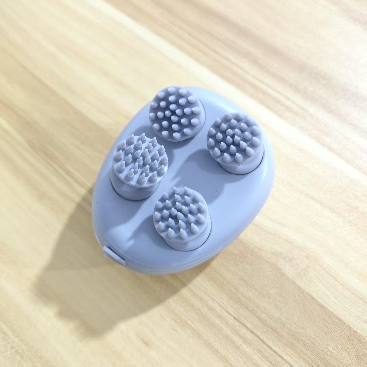 USB-заряжаемый массажер для глубокого расслабления всего тела, с возможностью массажа на 360 ° и 8 щупальцами. Идеальный подарок для головы, шеи, рук и ног. Сделан из пластика и