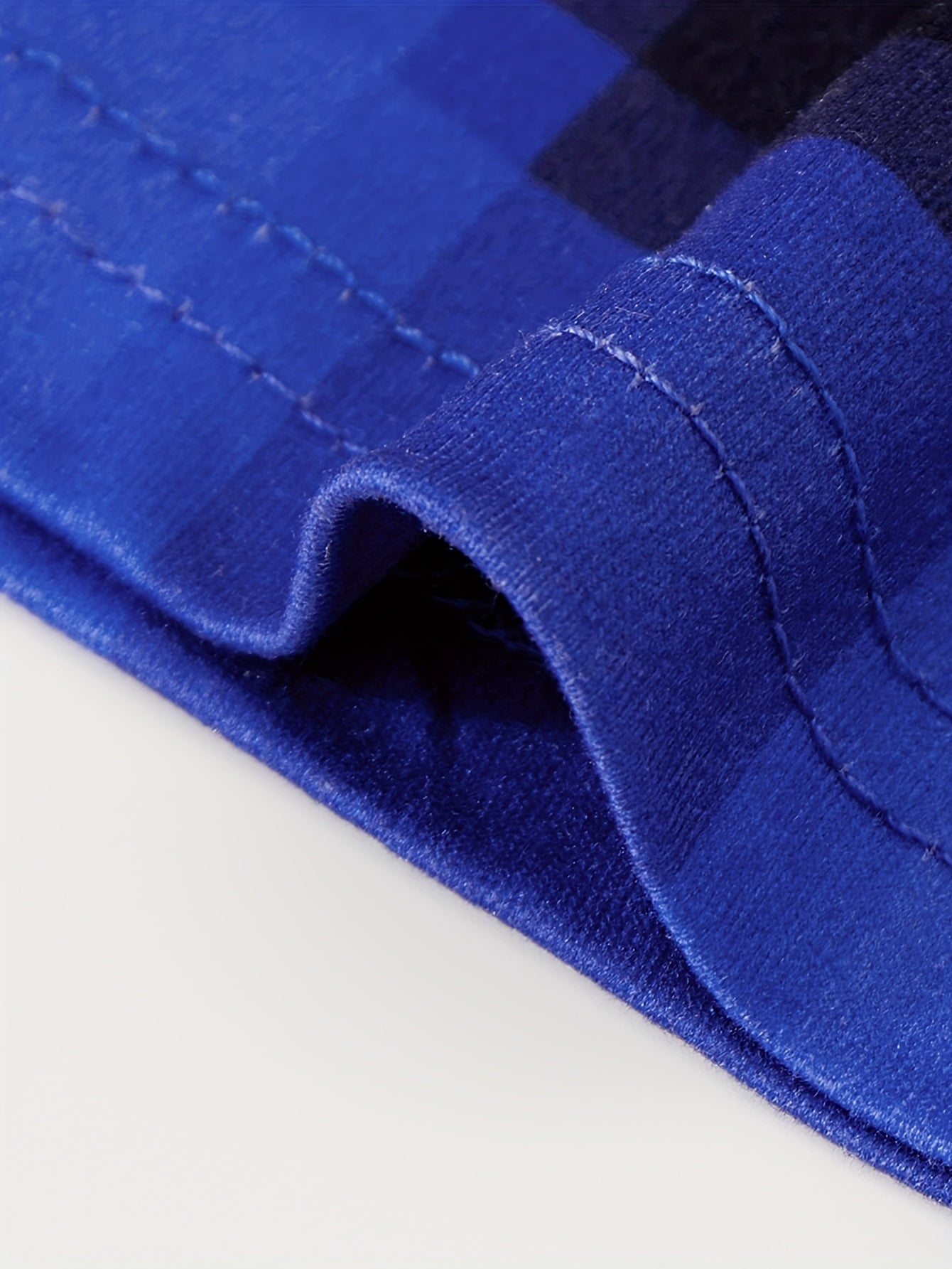 4 dona ayollar uchun pijama to'plami, yengsiz qirq tank, qora, yashil, ko'k va bej rangli plitkali uzun shimlarni o'z ichiga oladi. Yumshoq polyester aralashmasidan tayyorlangan, elastik bel va dantel bezak bilan. Mashinada