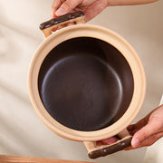 Представляем набор керамических кастрюль 1Set, жаропрочную кухонную посуду, совместимую с газовыми плитами и духовками. Этот набор идеально подходит для приготовления рагу и имеет большую емкость 135,28 унций, что делает его подходящим для 4-5 человек.