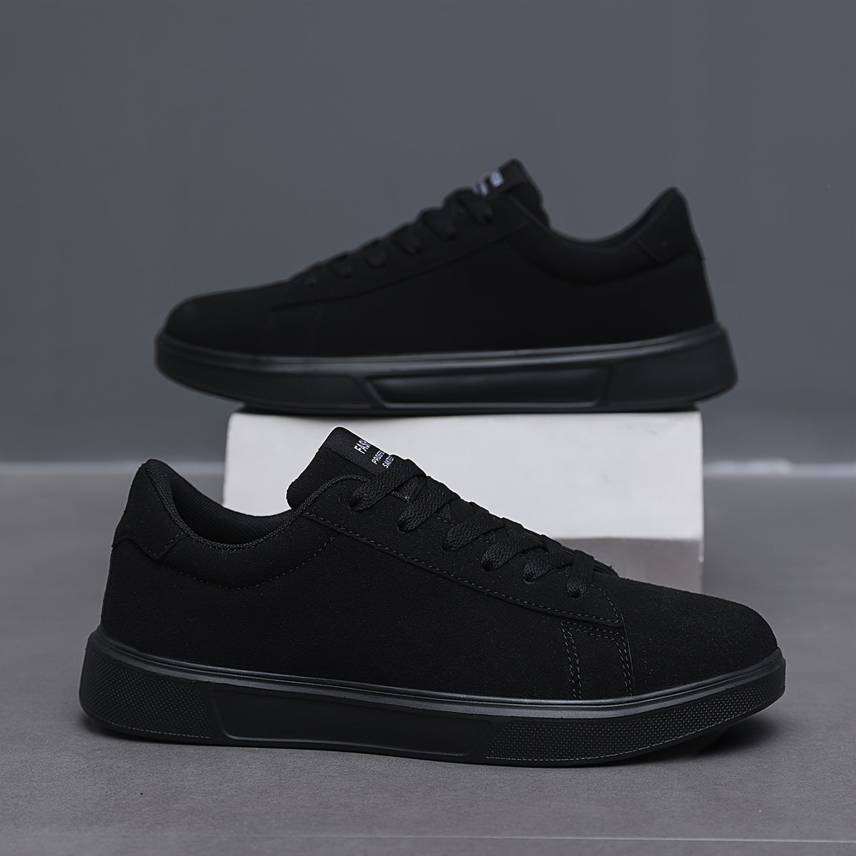 Zapatos de skate casual sólidos para hombre, antideslizantes, con cordones, para actividades al aire libre