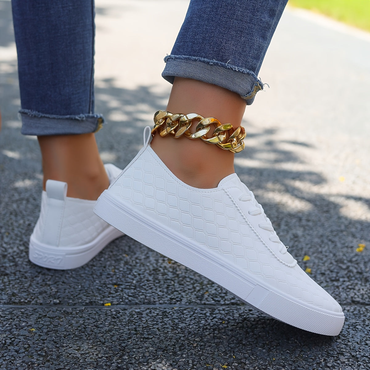 Women’s Casual Sneakers Lightweight Quilted White Low-Top Lace-Up Shoes