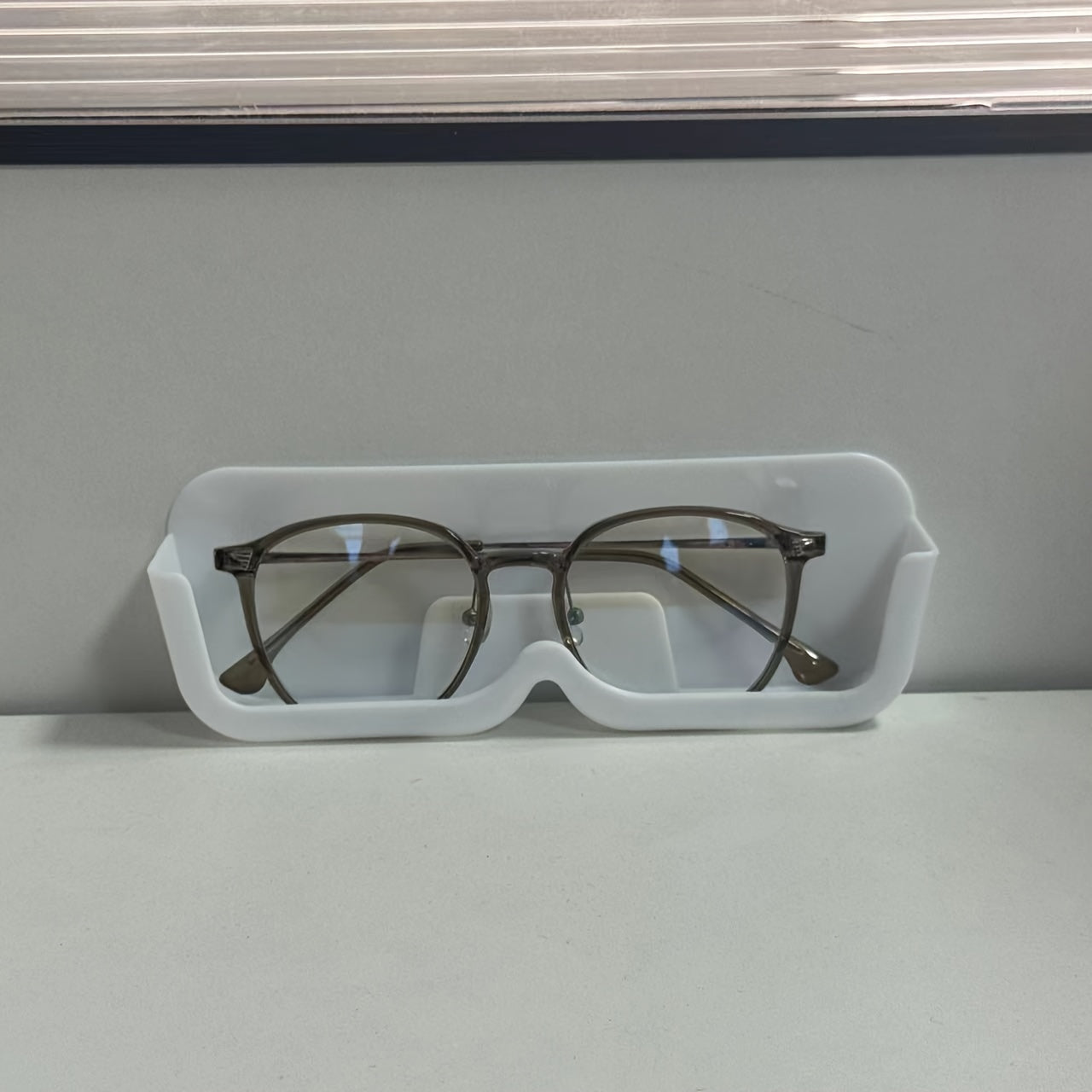 Estante de exhibición de gafas de sol de montaje en pared para organización y almacenamiento