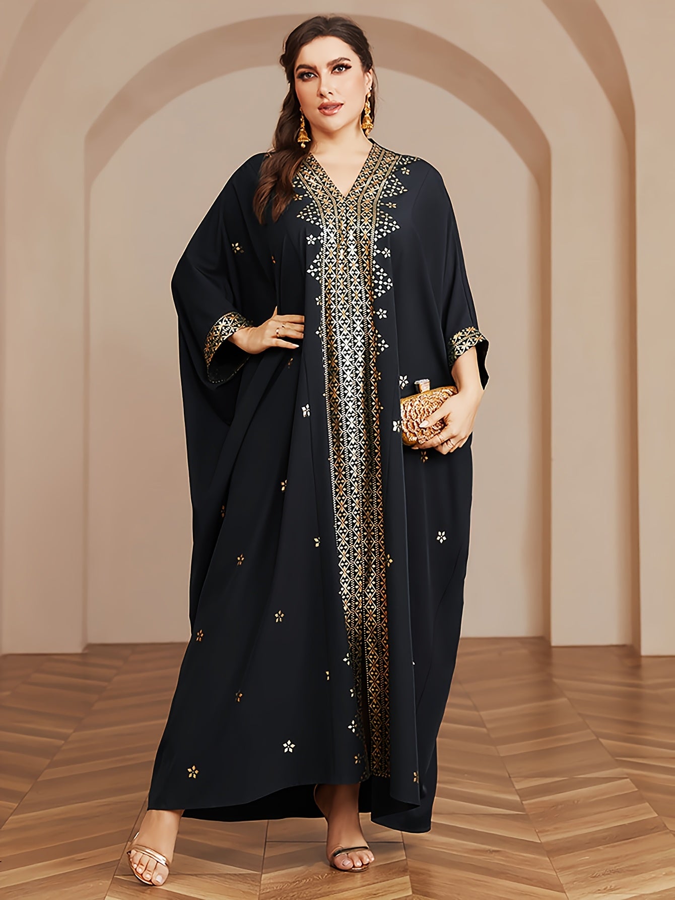 Plus o'lcham polyester V-shakli kaftan, tassellar va batwing qo'llari bilan