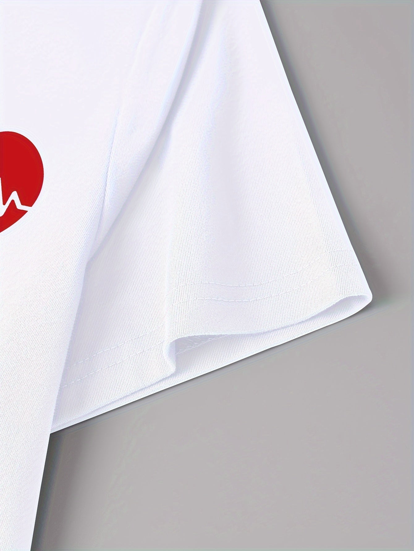 Vintage uslubidagi yurak naqshli v-yuzali skrab koftasi ayollar uchun hamshira formasi, yon yirtqichlar, cho'ntaklar va cho'ziluvchan polyester aralashmasi bilan. Mashinada yuvish mumkin.