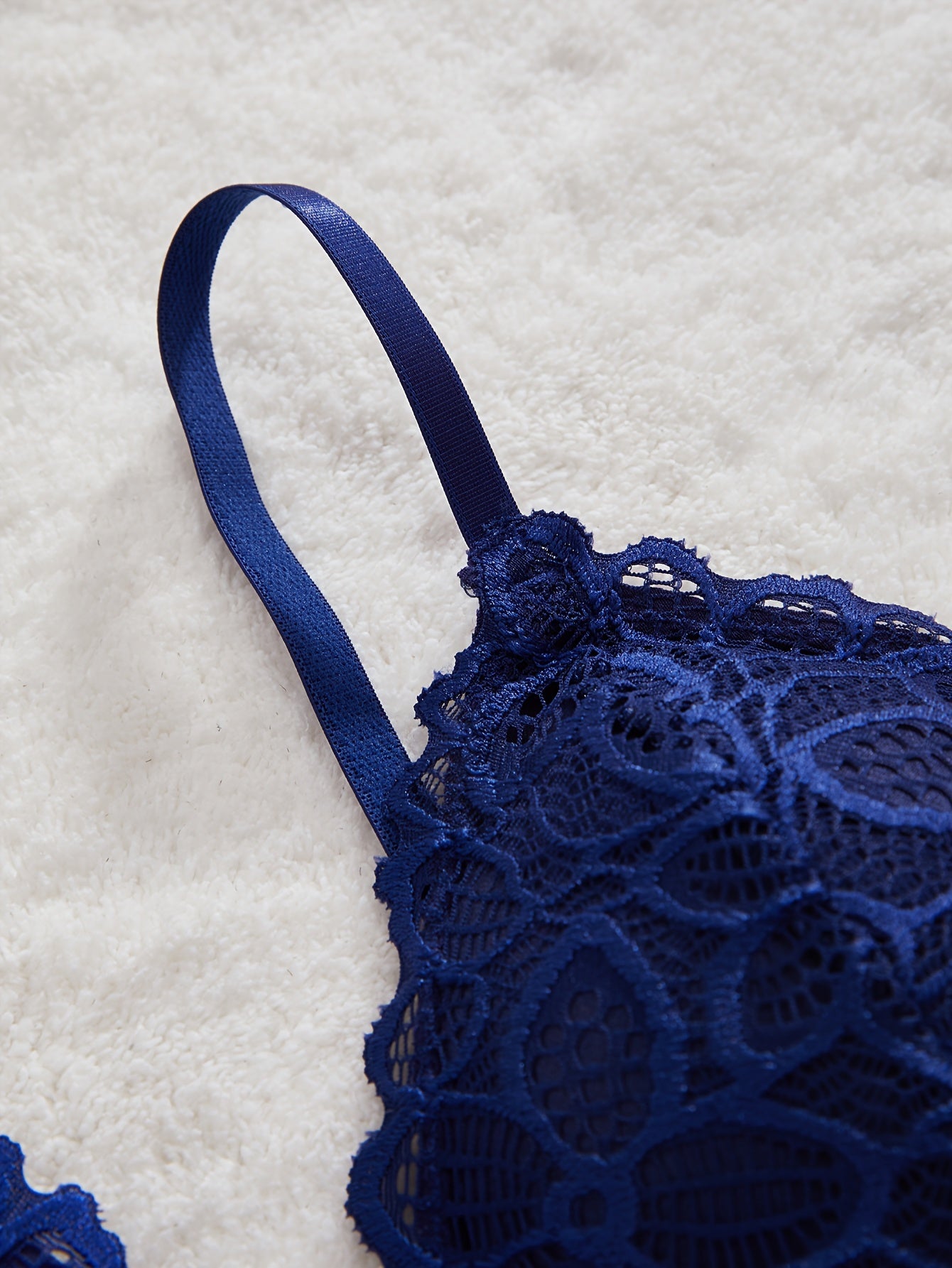 Women's Lace Lingerie Set with Contrast Wireless Bra and Panties