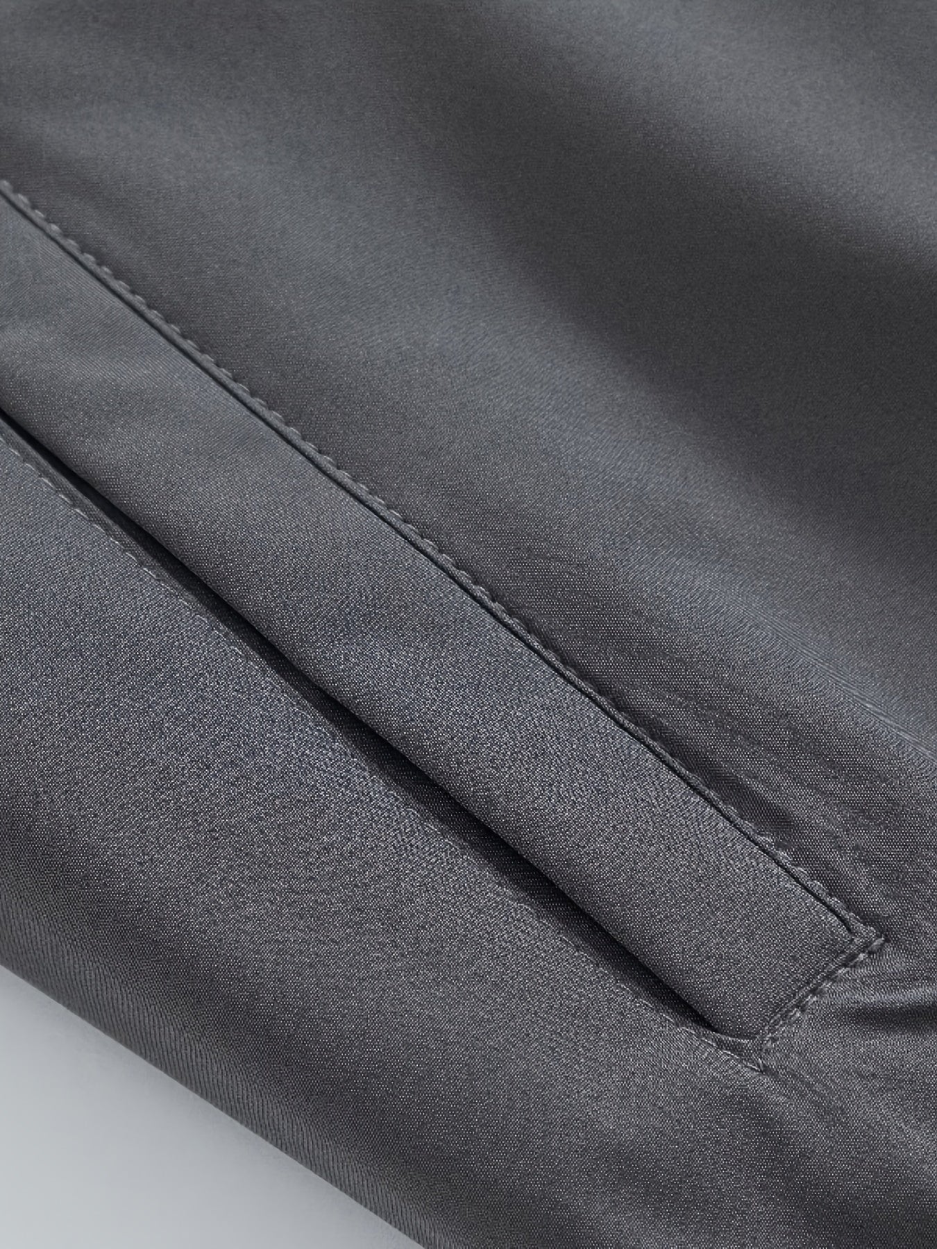 Erkaklar uchun tasodifiy chiziqli jakket, cho'ntaklar bilan, turli xil yenglar, fermuar yopilishi va uzun yenglar bilan, ochiq havoda kiyish uchun mos.