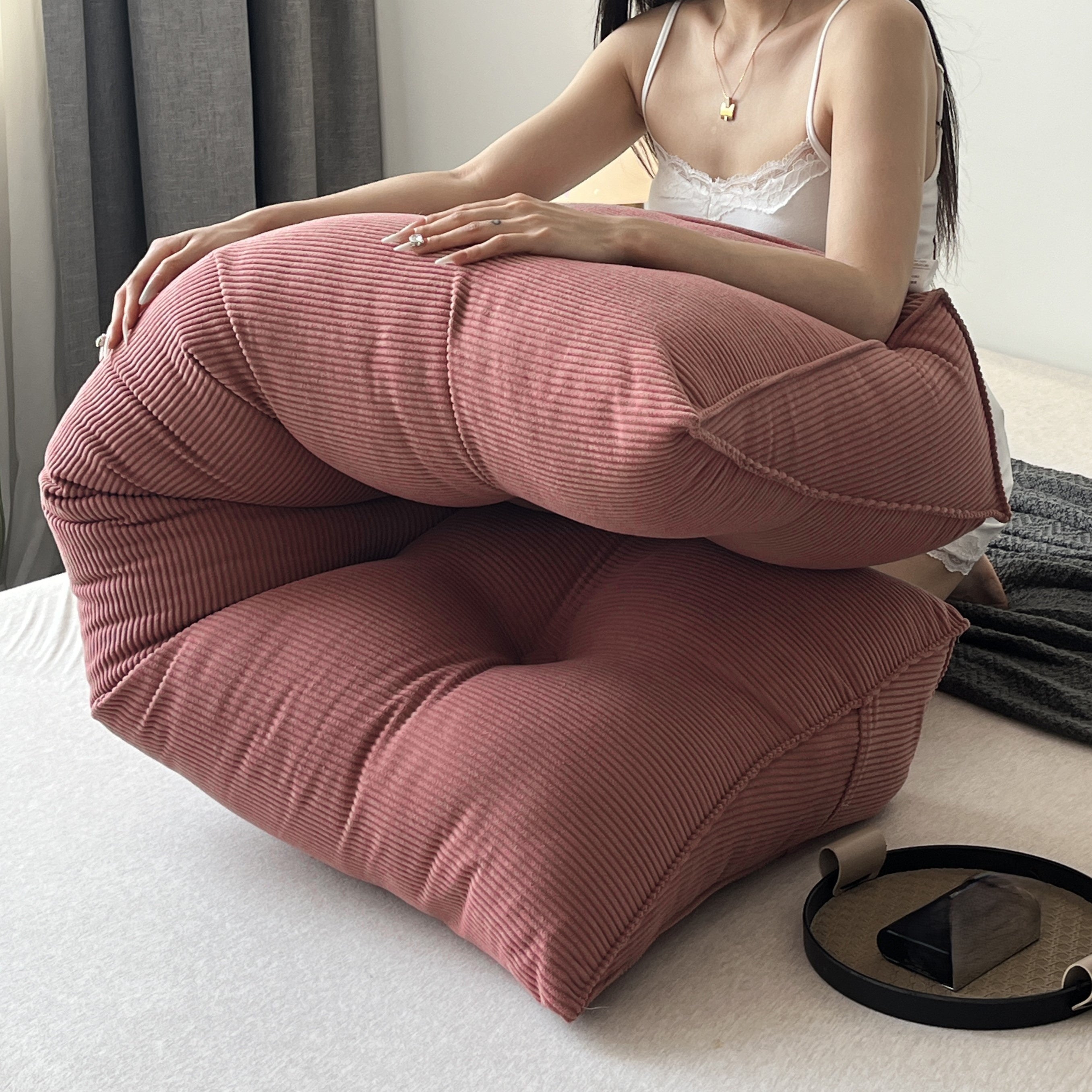 Подушка-кушетка для пола с полосатым дизайном, боковым хранением, мягкой поддержкой спины