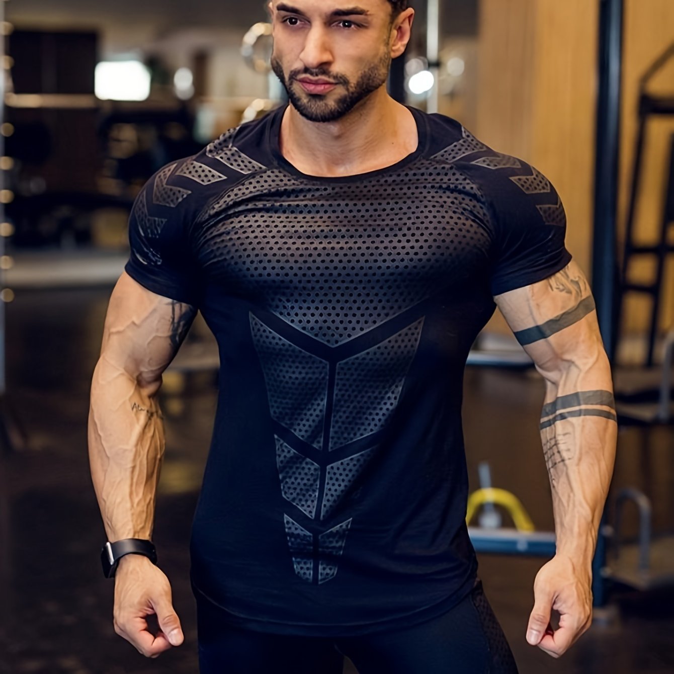 Camiseta de compresión atlética para hombre con estampado de flechas, transpirable, de poliéster, de manga corta para gimnasio y fitness