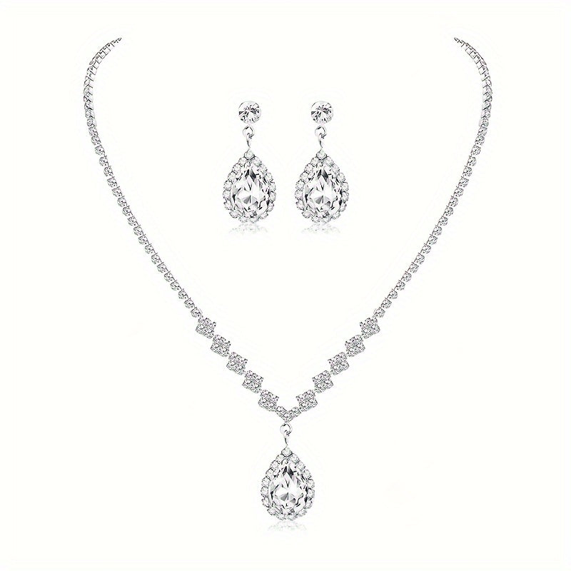 Rhinestone bilan bezatilgan kechki sumka, zanjirli yelka sumkasi va zargarlik aksessuarlar bilan to'plam.