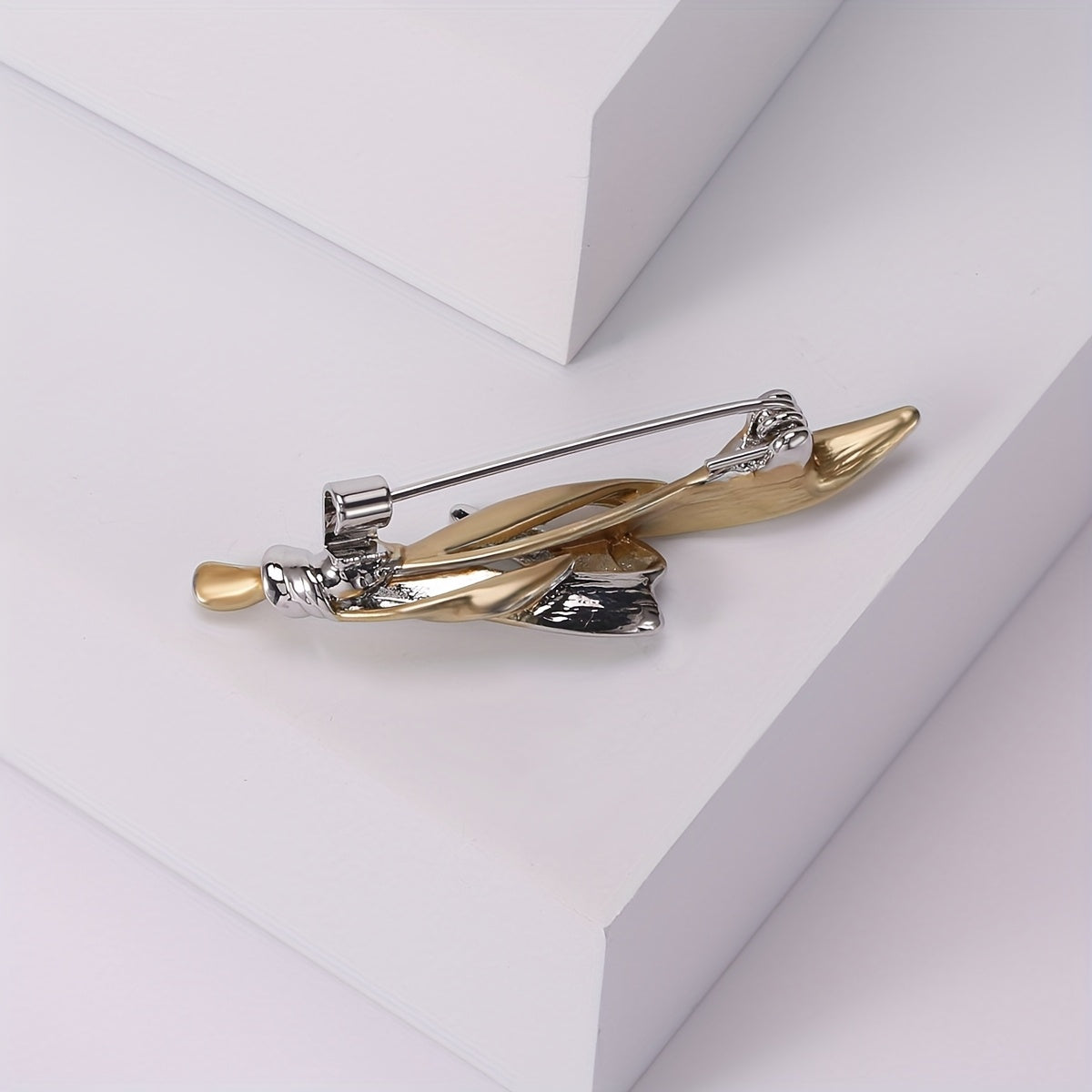 Decorative Grass Pin for Clothing and Accessories Green Metal Brooch