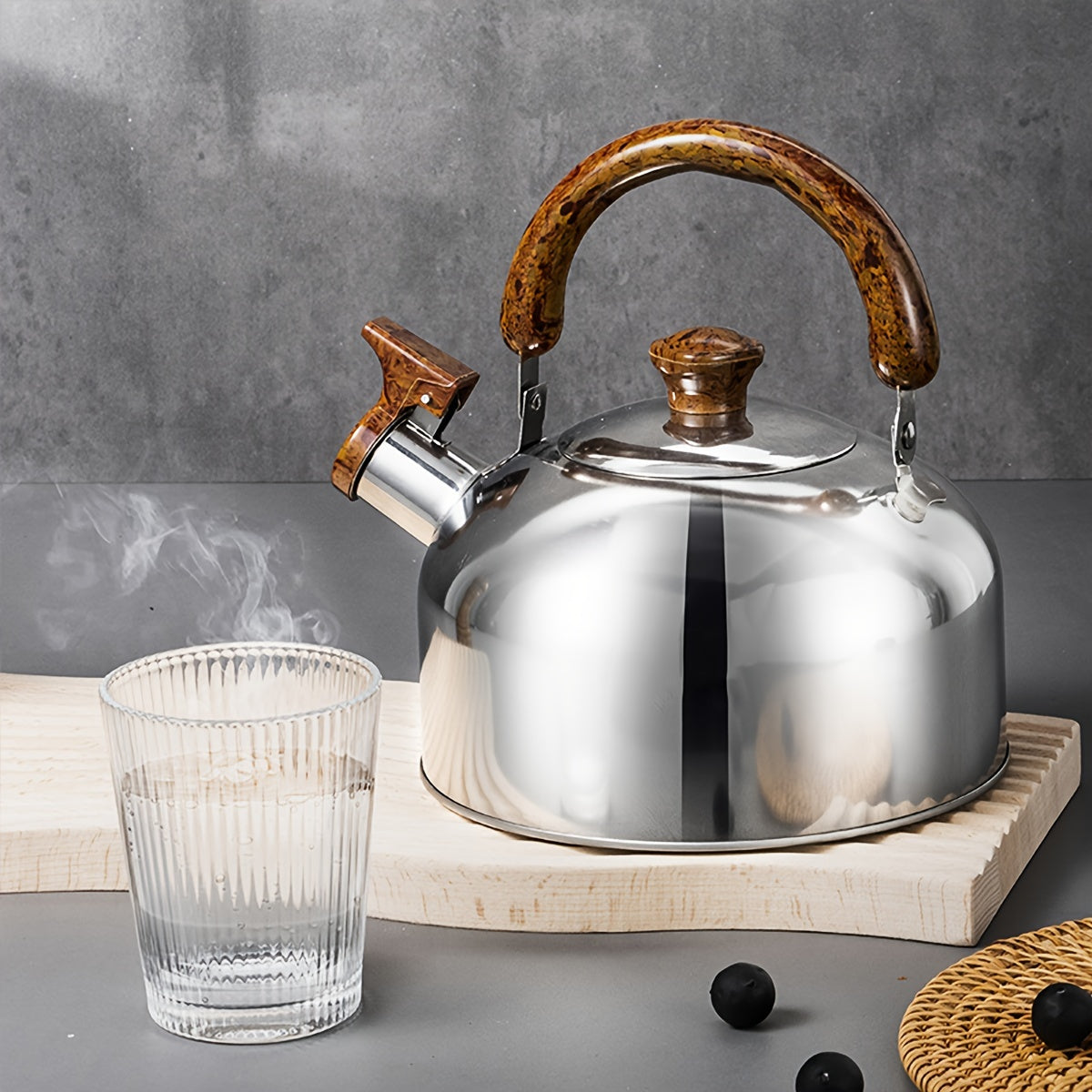 12 dona zanglamas po'latdan yasalgan idish-to'plam - yengil, mustahkam va ko'chma - sho'rva qozon, qovurish panasi, sut qozoni va choynakni o'z ichiga oladi - barcha pech turlari bilan mos keladi - tozalash oson - uy oshxonalar va restoranlar uchun ideal