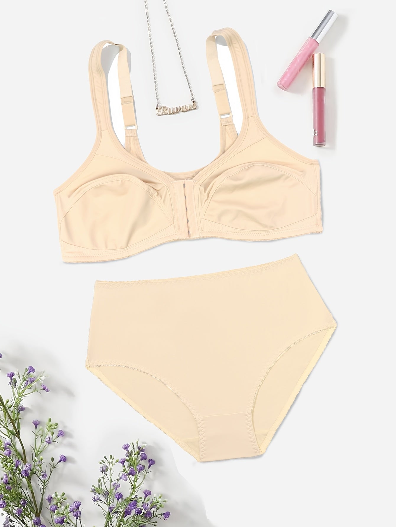 Katta o'lchamlar uchun tikuvsiz, yumshoq naylon aralashmasidan tayyorlangan old qopqoqli brassu va ichki kiyim to'plami. Qattiq rang va cho'ziladigan moslik.