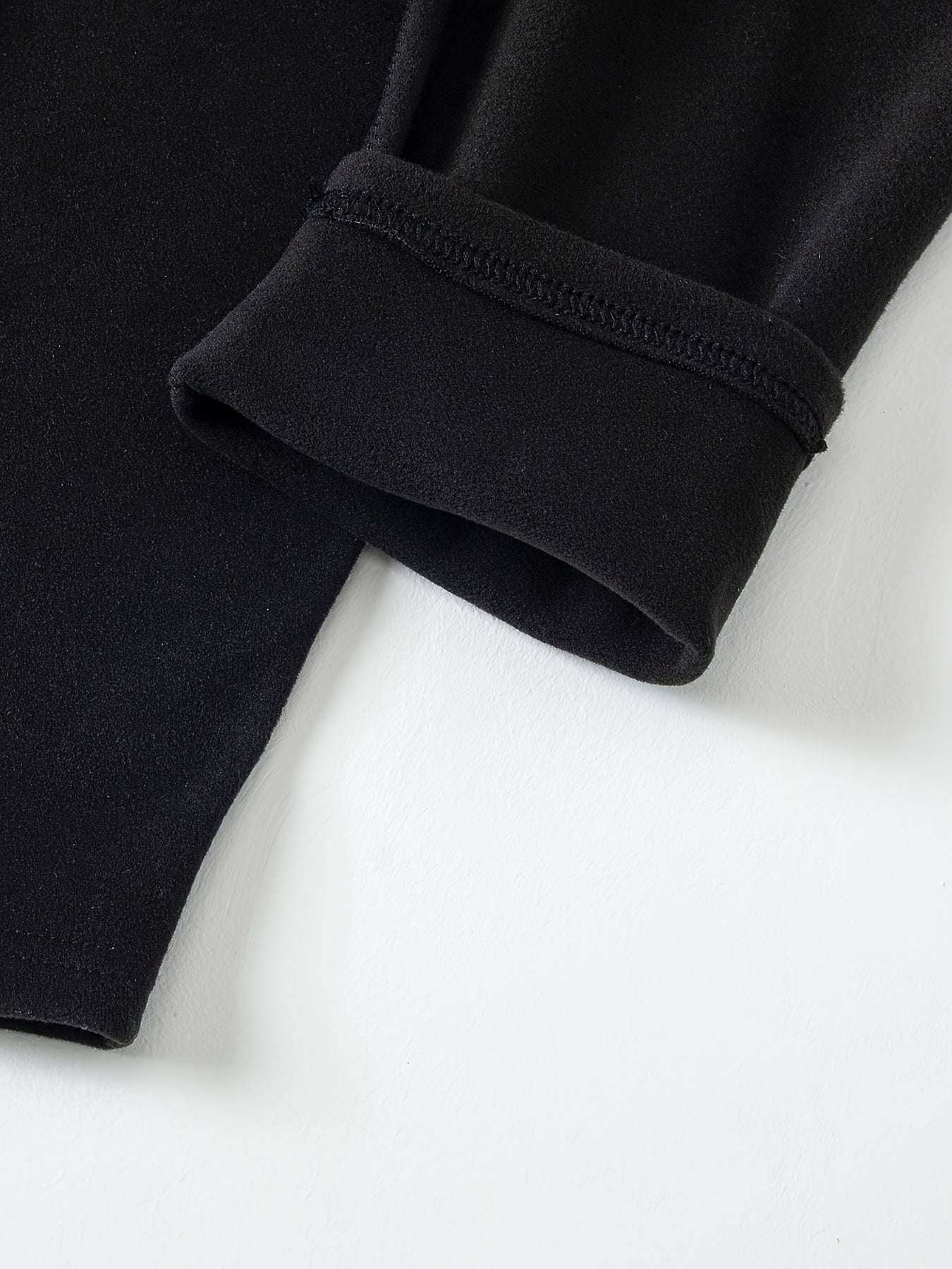 4-to'plam erkaklar uchun qishda qattiq rangli polyester to'qima yupqa mos keladigan asosiy qatlam