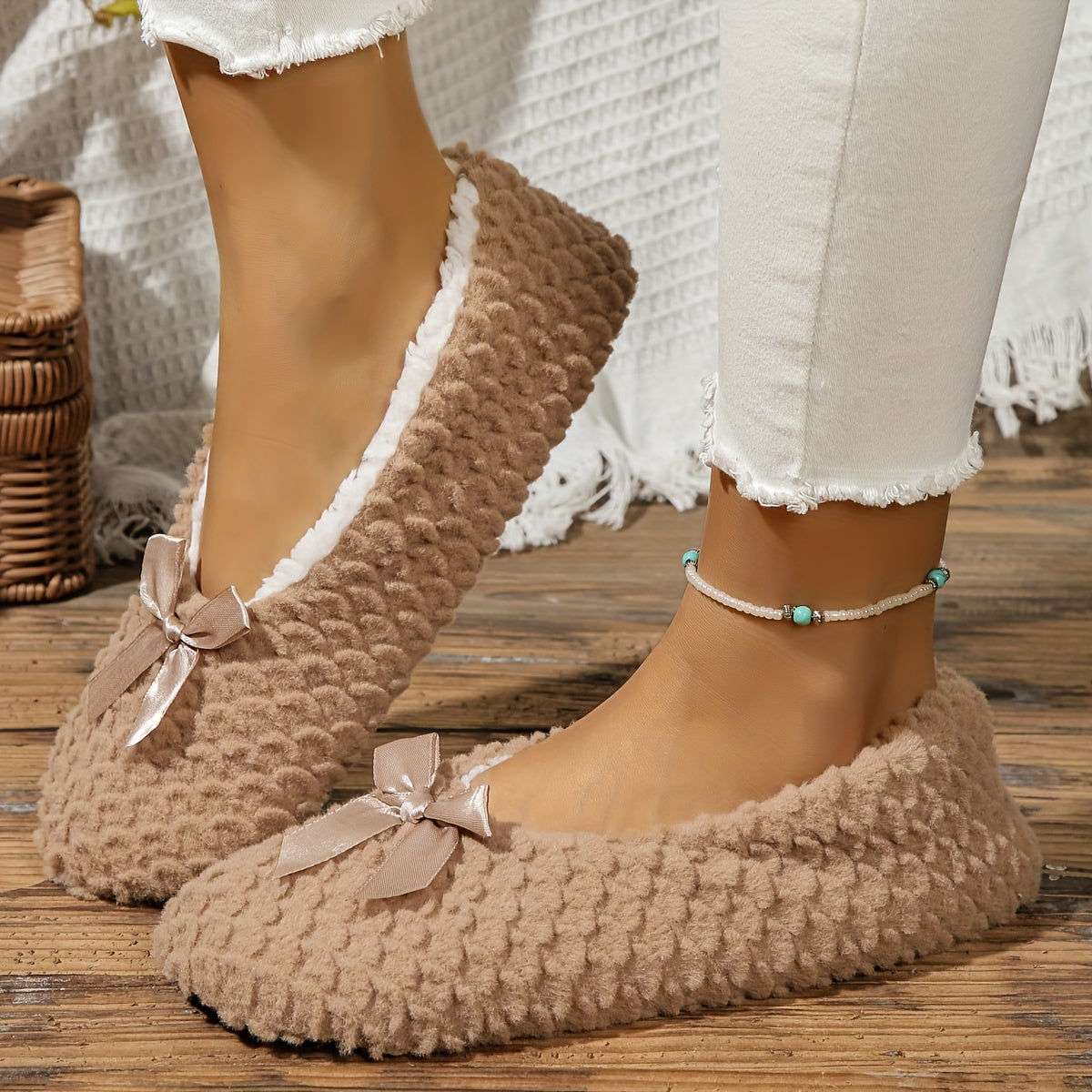 Ayollar uchun issiq shippaklar yumshoq plišli mo'ynali, tishsiz, tekis poyabzal