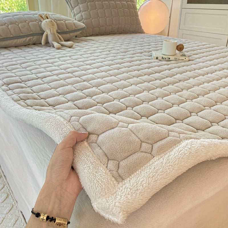 1 dona sutli velur matras, 4 burchakda elastik tasmalari bilan, yumshoq va mashinada yuvish mumkin. Yotoqxona, divan yoki mehmon xona uchun mos.