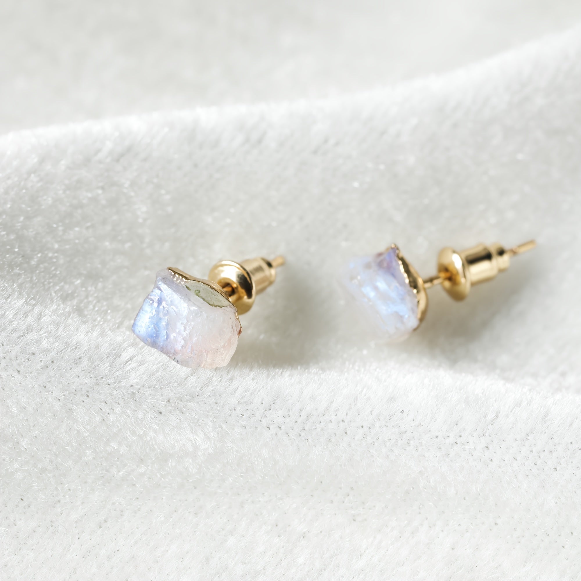 Chic Boho 925 Silver Stud Earrings with Chalcedony Gemstone, Perfect for Everyday and Parties, Bohemian Style Earrings, Natural Chalcedony Stone, Ideal for Daily Wear, Boho-Chic Stud Earrings