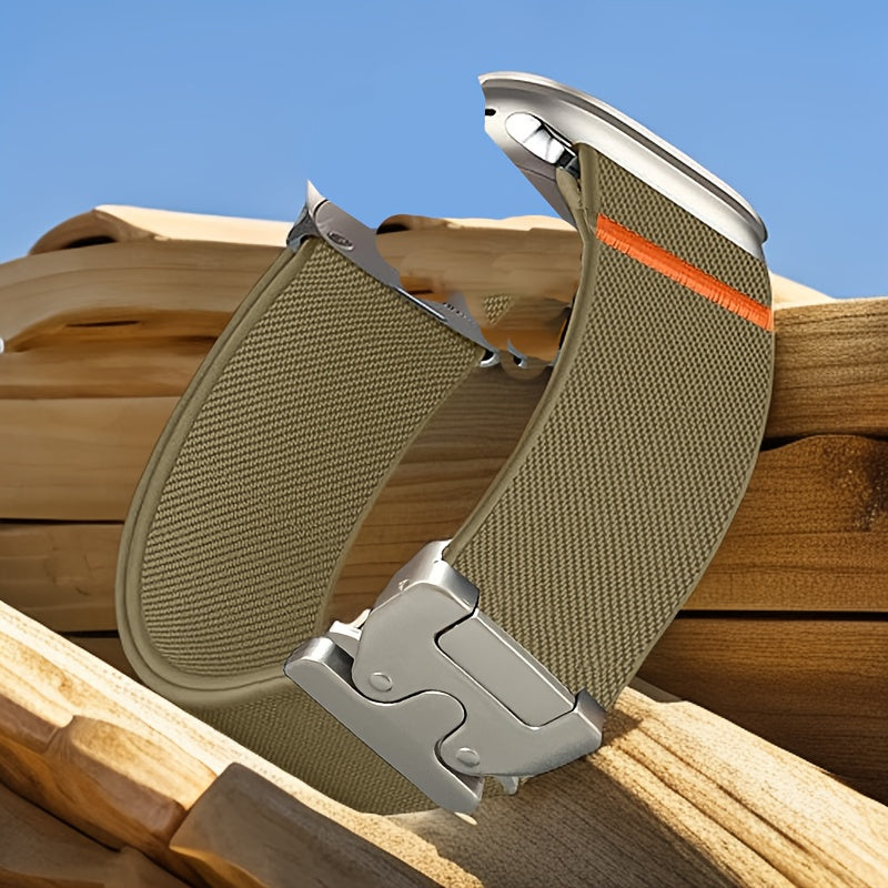 1 dona to'q sariq sport kamar, Apple Watch kamarlariga mos keladigan bezak dizayni bilan, ayollar va erkaklar modellari uchun bir nechta o'lchamlarda. Parashut uslubidagi tasmali kamarga ega.