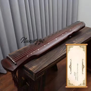 Guqin tradicional chino hecho de madera sólida de paulownia con acabado negro y clavijas de afinación doradas para principiantes