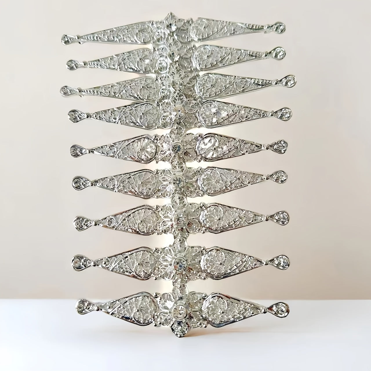 Nueve broches de filigrana de oro con diamantes para accesorios de joyería para mujeres