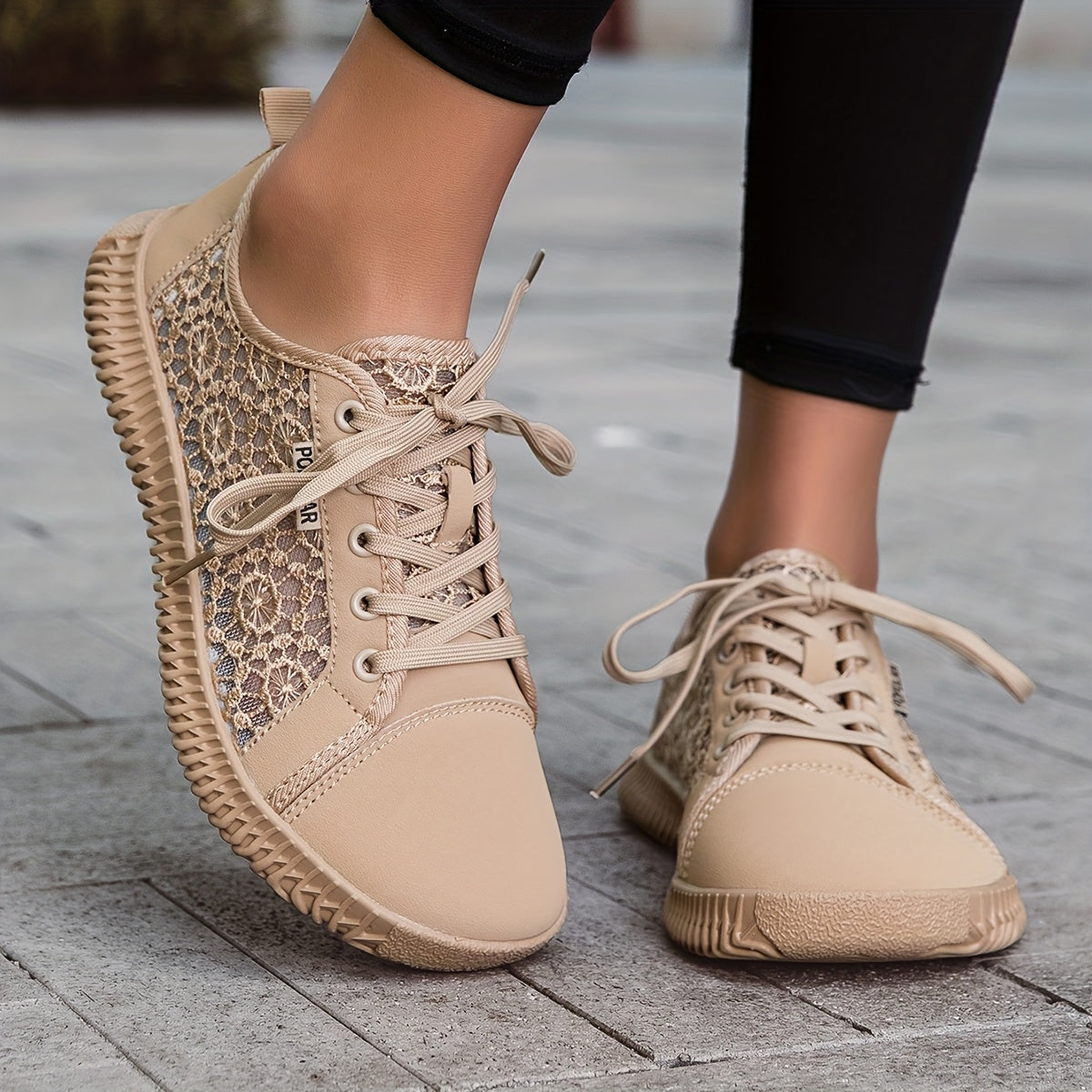 Ayollar uchun tarmoq yengil kundalik sport poyabzali keng modeldagi sneakers