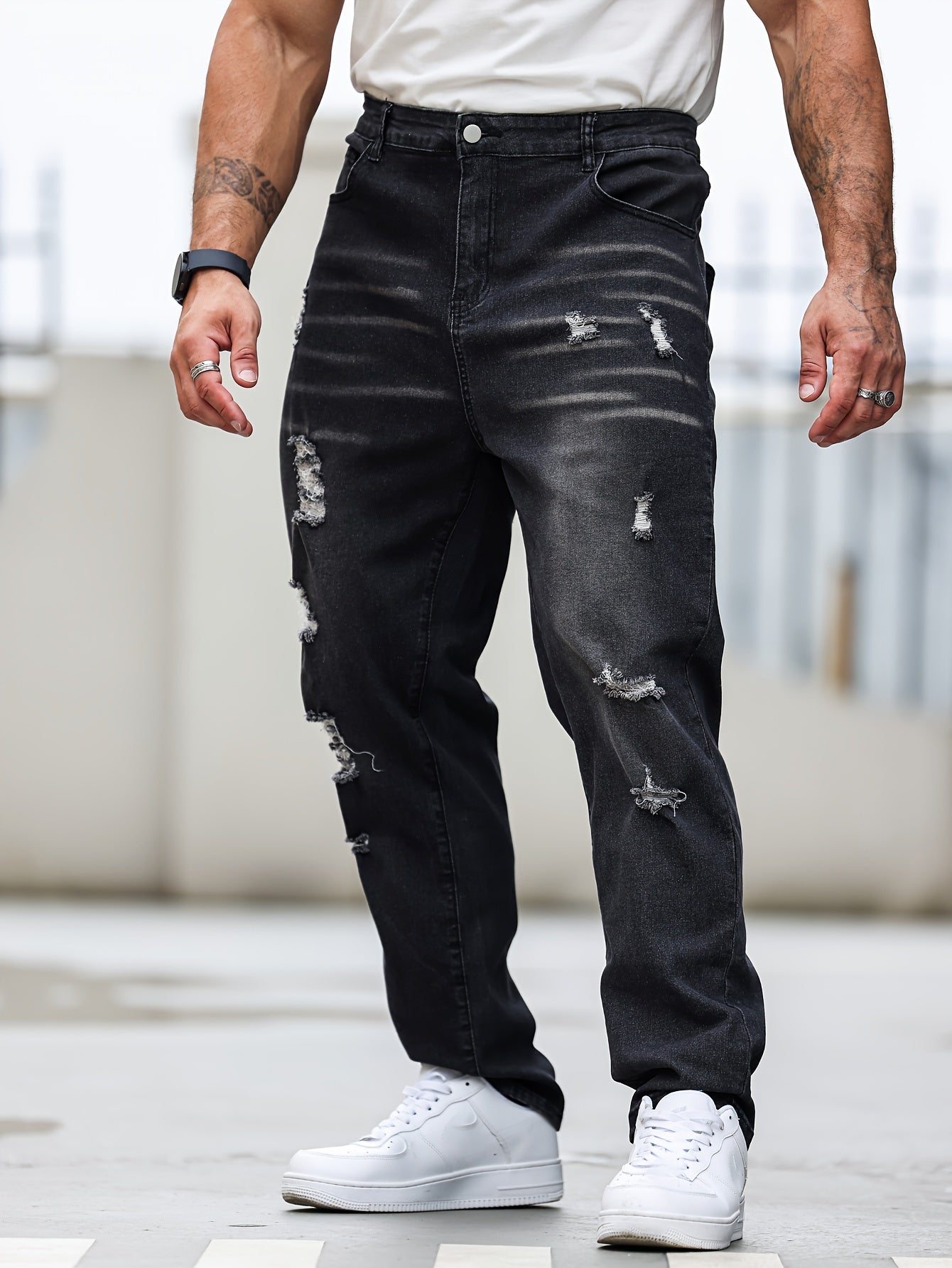 Erkaklar uchun qora rangdagi plussiz skinny jinsilar, o'rta cho'zilishli, yirtilgan denim. Kattalar uchun mos keladigan, barcha mavsumlarga mo'ljallangan to'qilgan matodan tayyorlangan.