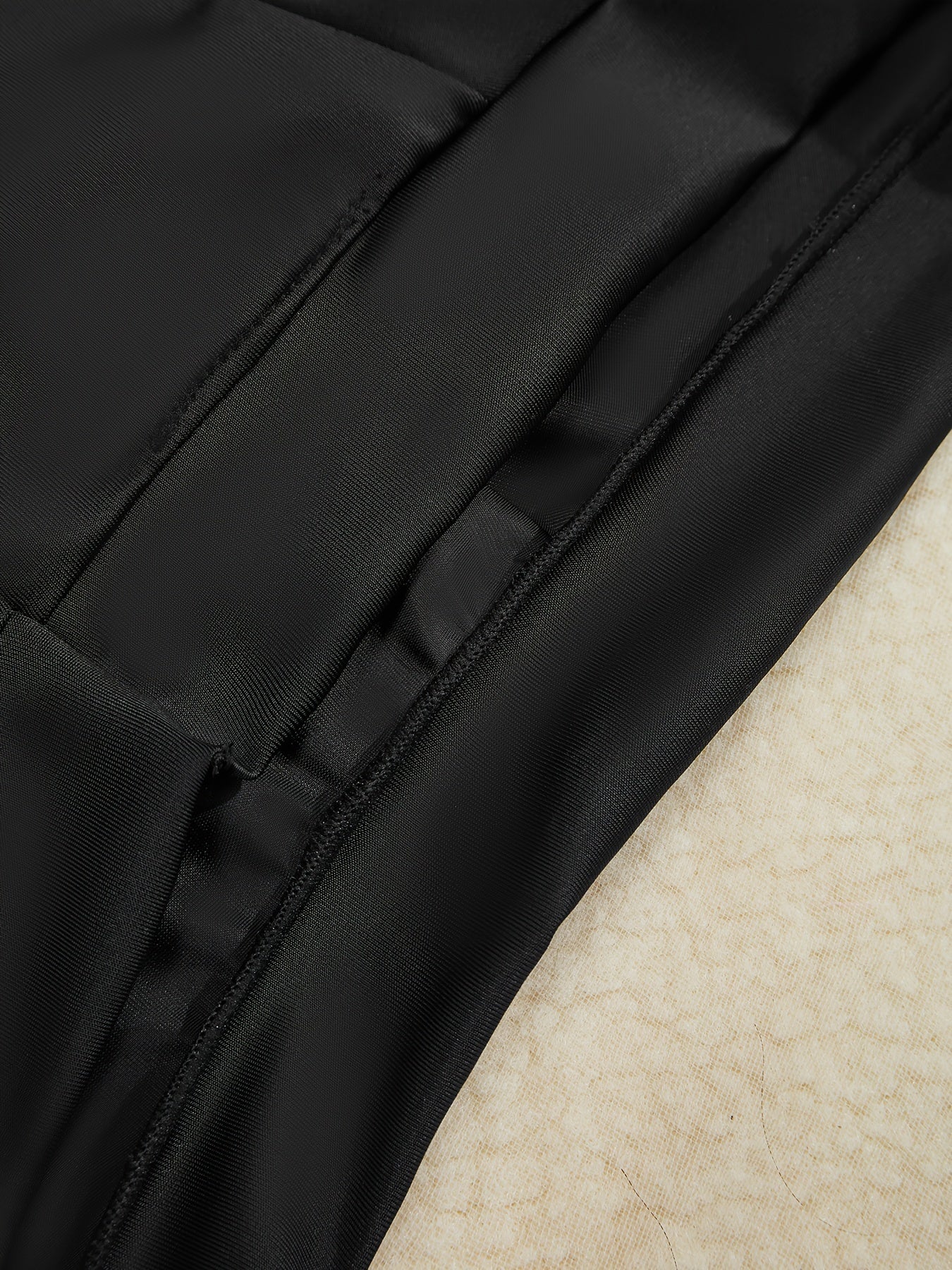 Новые европейские и американские пляжные шорты с сексуальным изогнутым задом и дизайном с краем в виде листа.