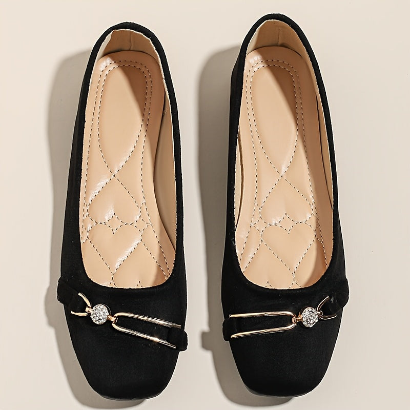 Ayollar uchun qora slip-on tufli, metall tokchali, qulay mato, rezina tagli