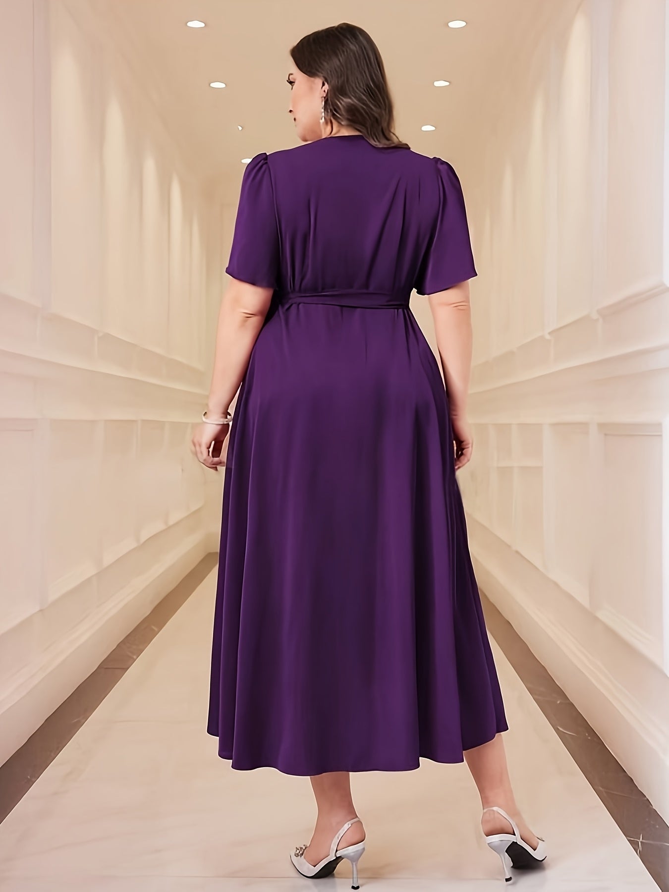 Vestido de escote en V con cinturón y detalle peplum de punto de color sólido para todas las estaciones