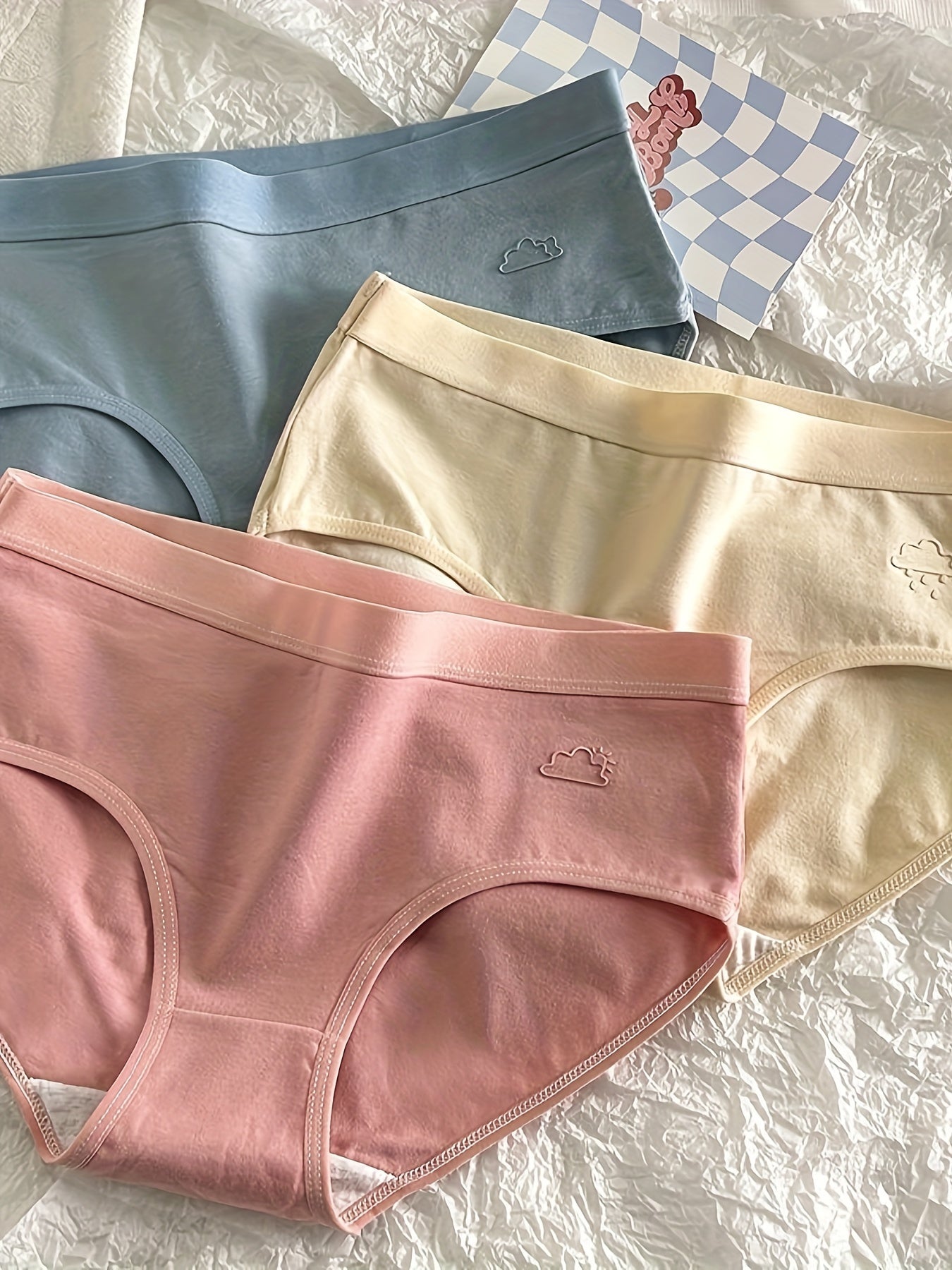 5 Pack Women's Seamless Breathable Cotton Briefs for Comfort and Everyday Wear