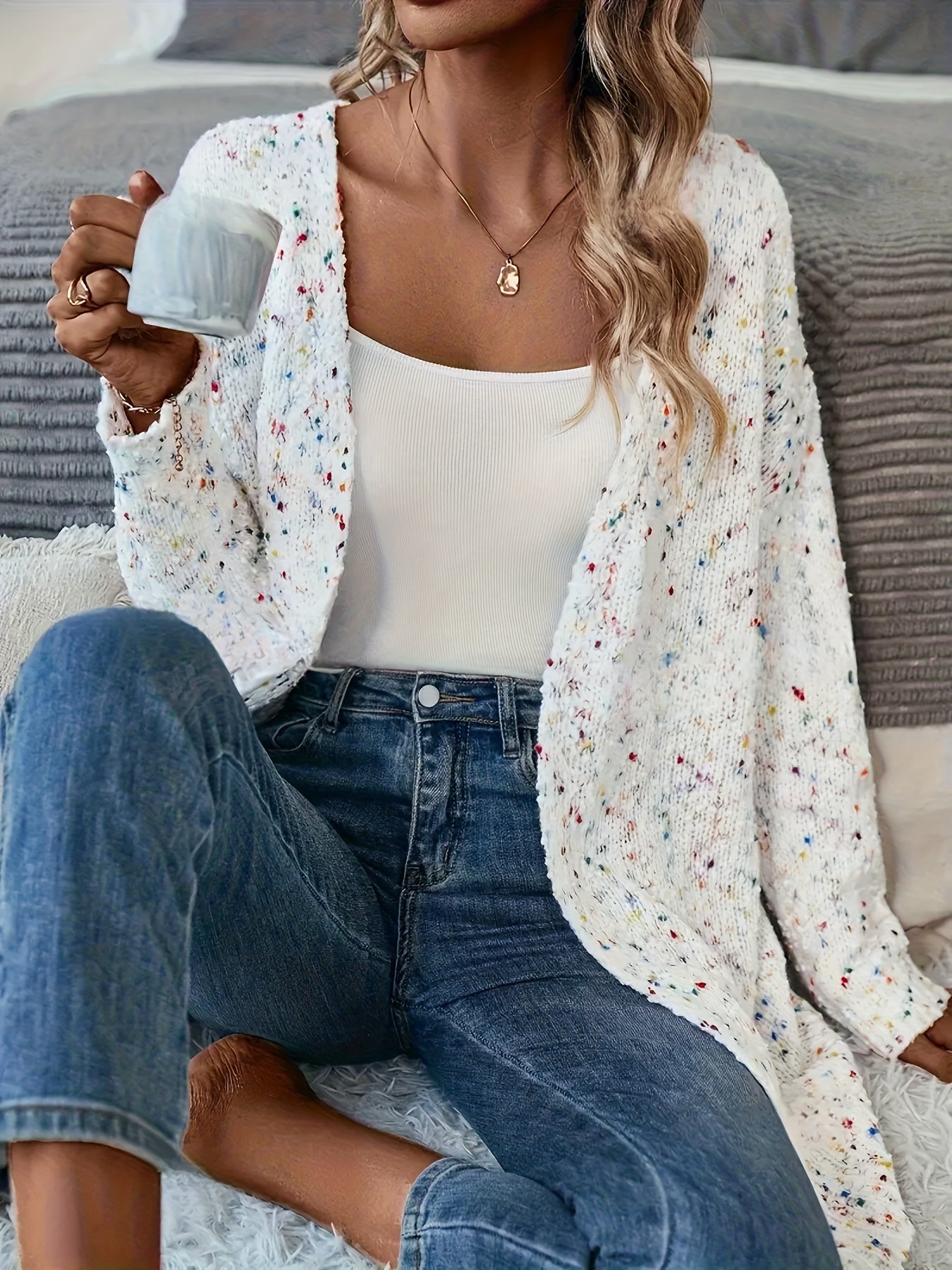 Ayollar uchun plussiz o'lchamdagi trikotaj sviter kardigani, uzun yengli, V-shakl, bir rangda, o'rtacha uzunlikda, kuz/qish uchun mukammal.