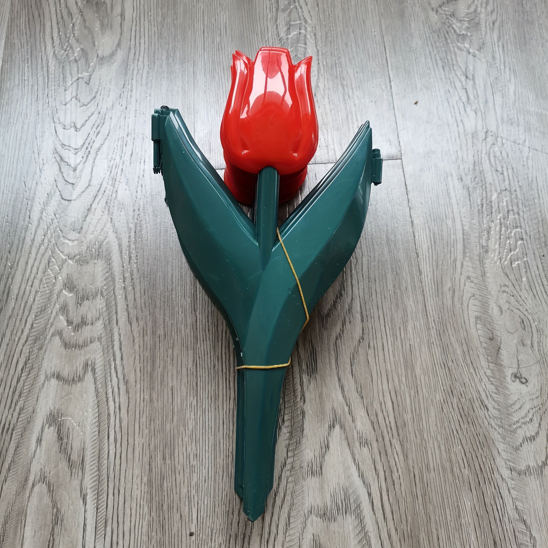 10 Pcs Plastic Tulip Garden Fence Edging for Fairy Gardens and Outdoor Yards Red and Yellow