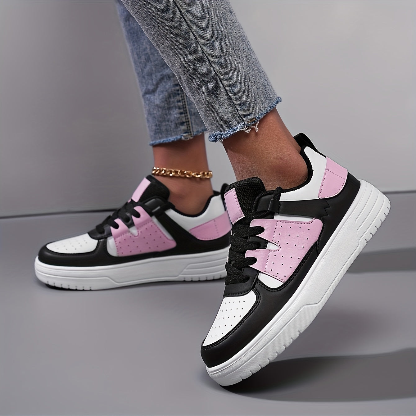 Women's Colorblock Casual Sneakers with Lace-Up Platform Sole for Walking and Running