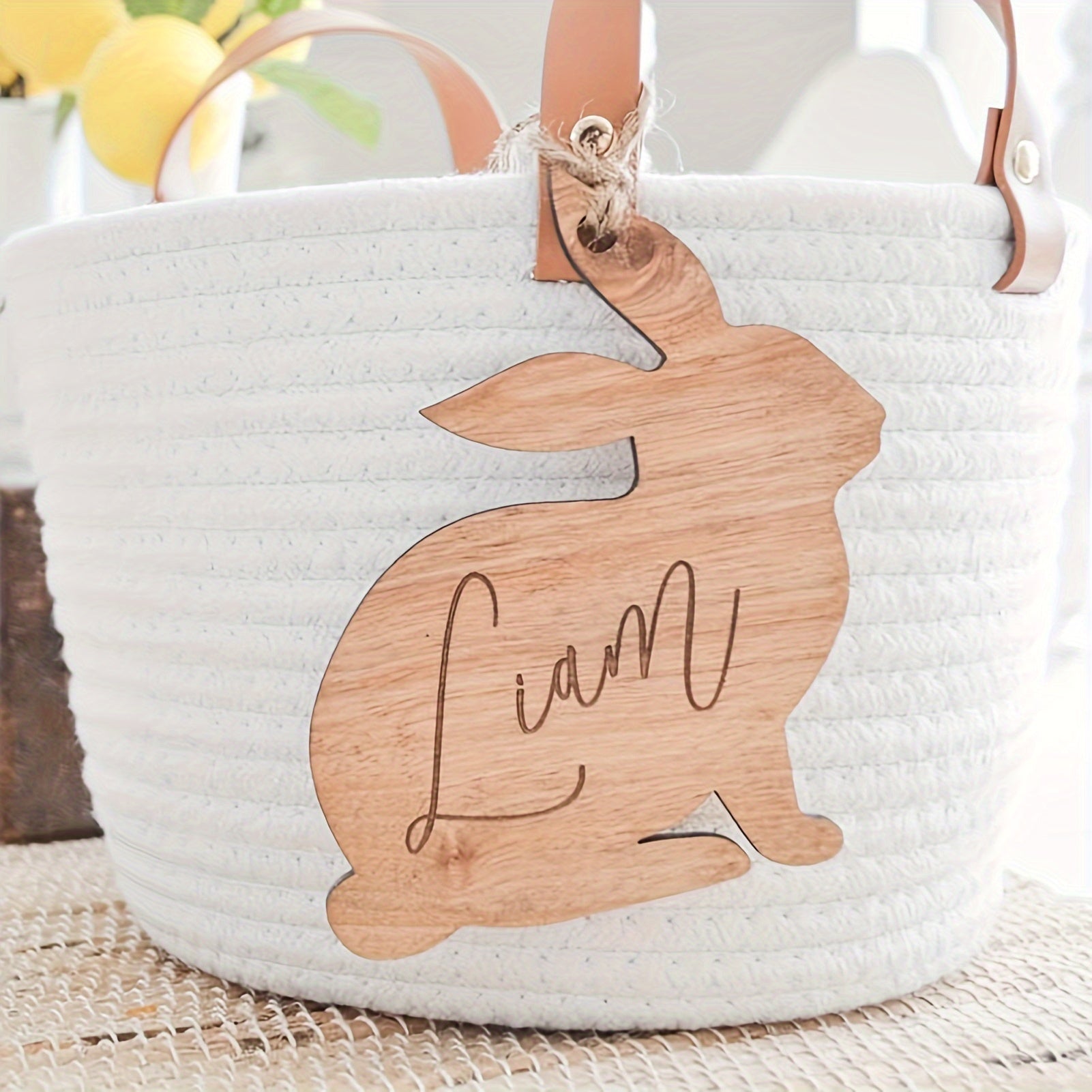 "Qizil yog'ochdan o'yilgan Pasxa savatiga tegishli yorliq, quyon dizayni - O'zgartiriladigan ism yorlig'i, bog'ichlar bilan, sovg'alar va esdaliklar uchun ideal"