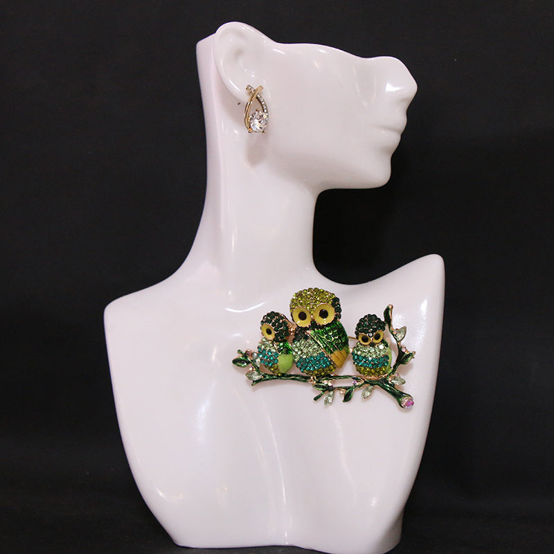 Oltin Rhinestone Boyaqi - Kiyimlar va Sviterlar uchun nozik, o'ziga xos dizayn, Pin