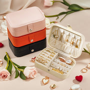 Sayohat uchun zargarlik buyumlarini tashkil etuvchi bo‘laklar, uzuklar, sirg‘alar uchun suv o'tkazmaydigan, portativ, pushti, apelsin, qora ranglarda