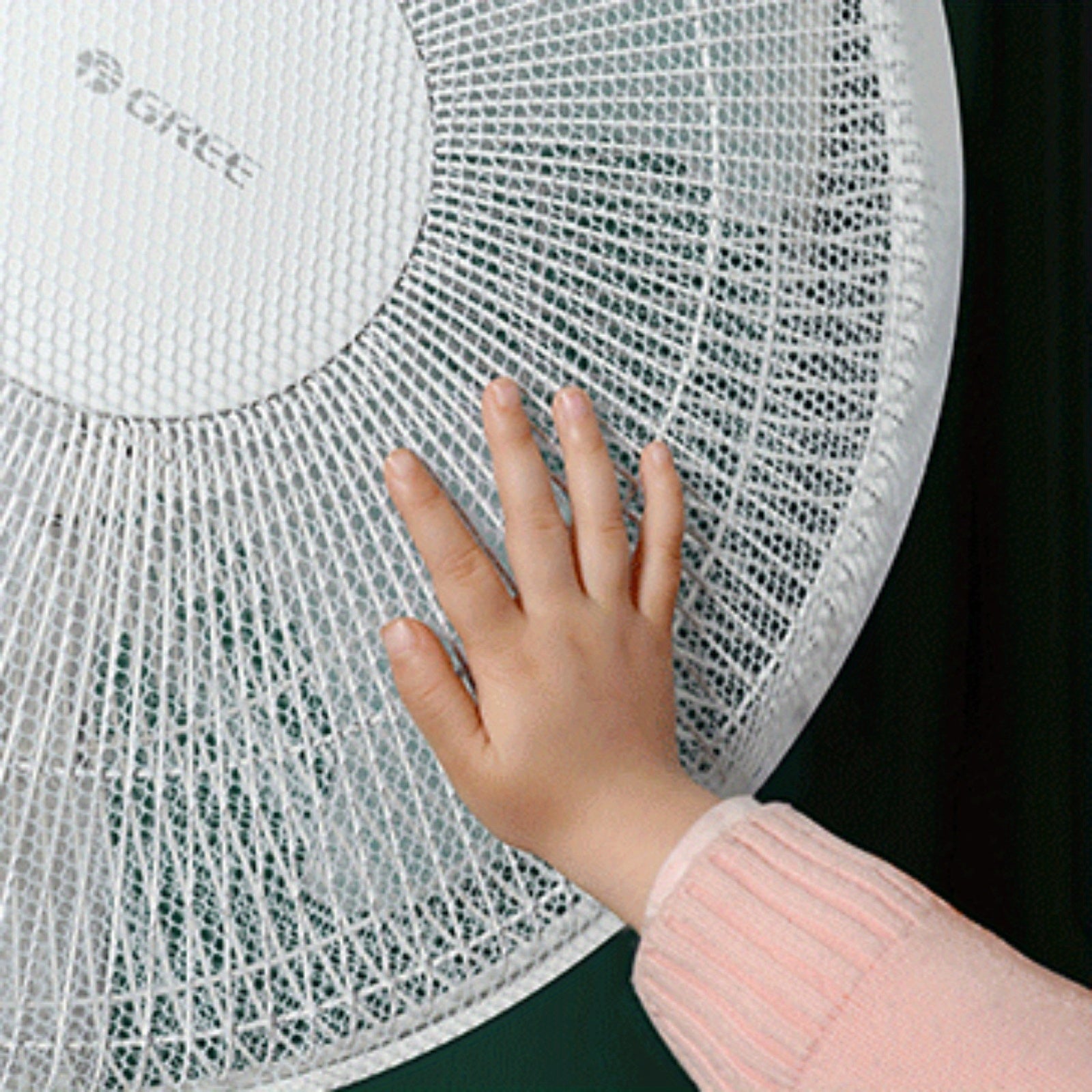 2pcs White Floral and Zoo Animal Fan Dust Covers with Hand Pinch Guard