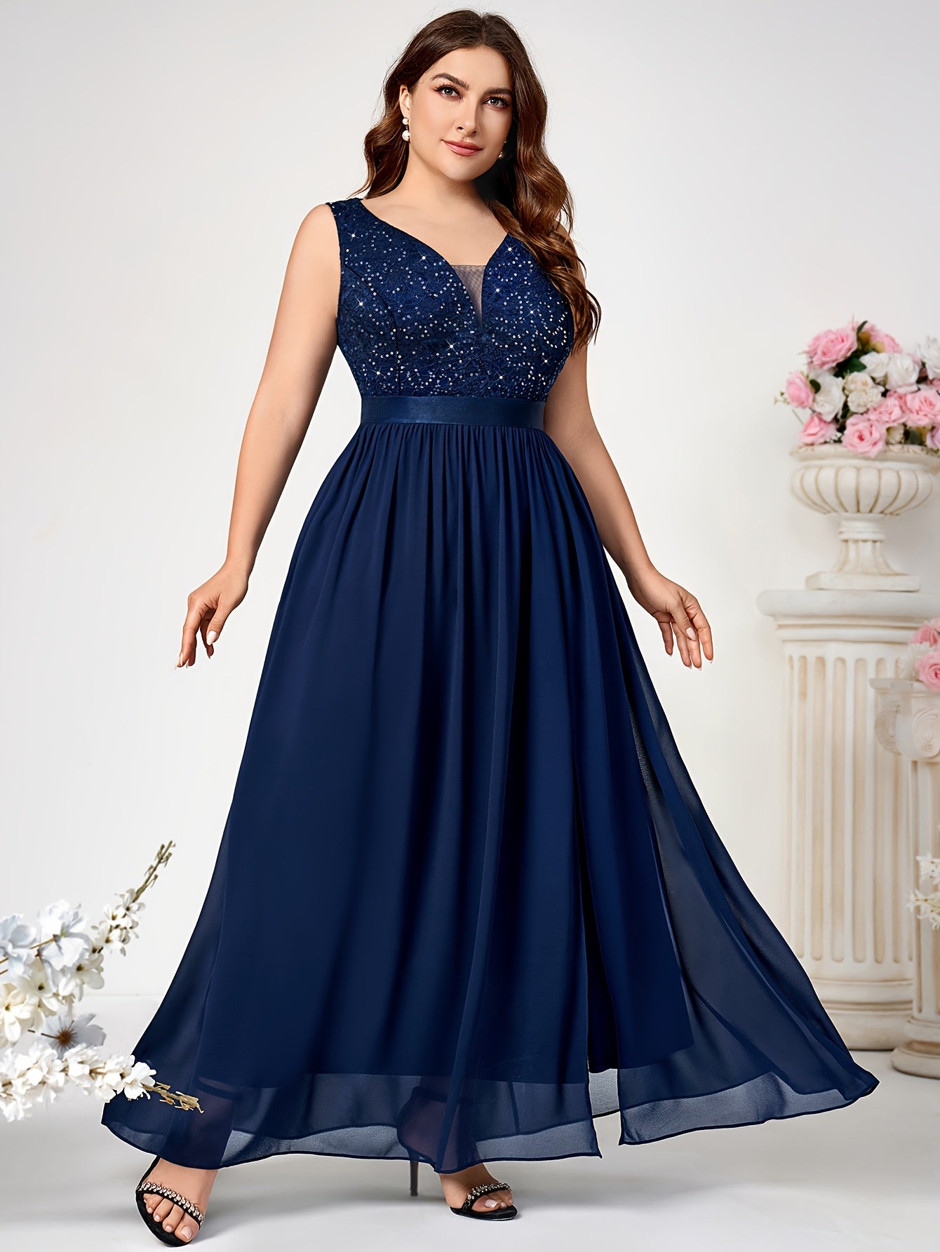 Women's Lace Tulle V-Neck Gown Sleeveless Floor-Length Formal Dress