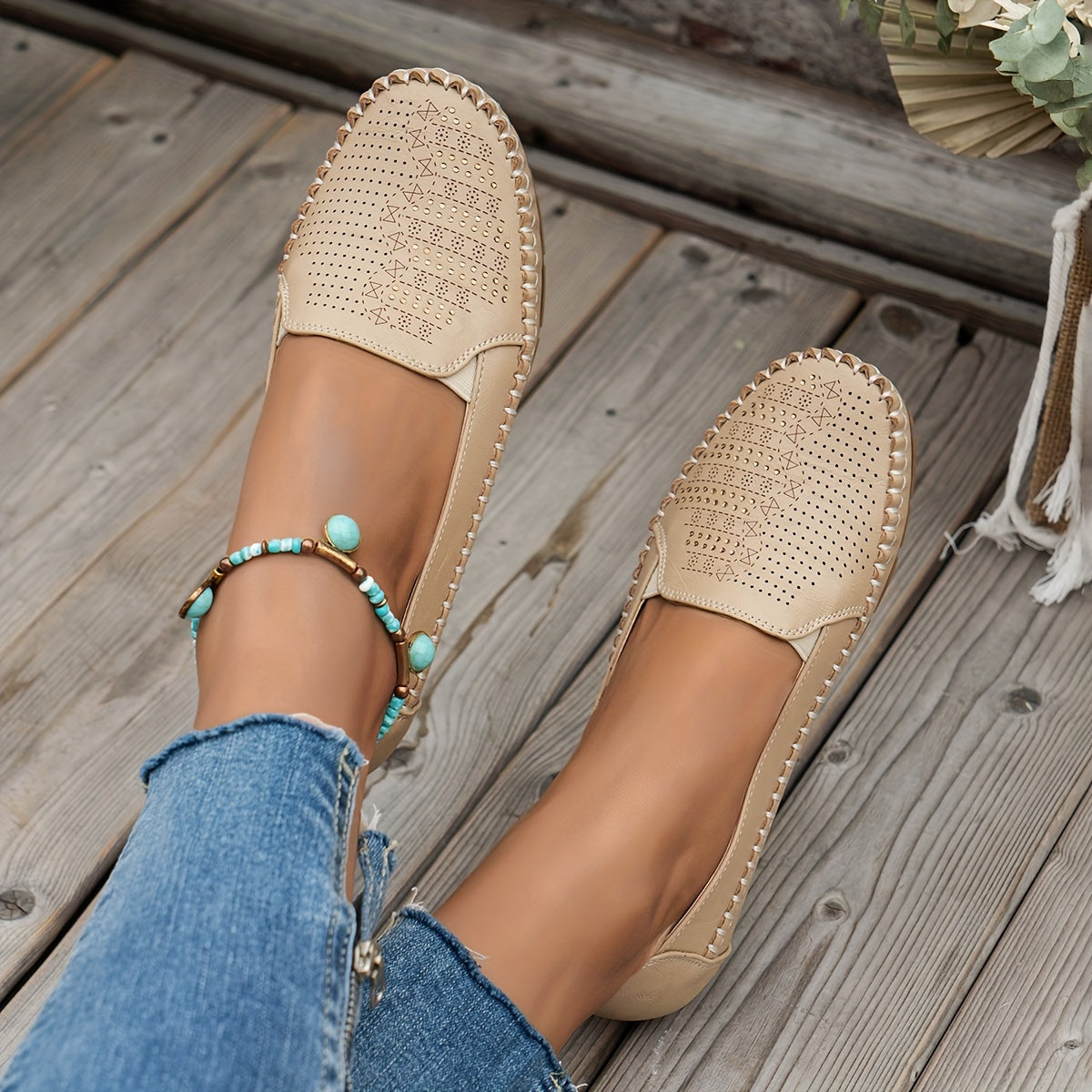Women's Retro Perforated Flat Shoes Breathable Slip-On Loafers