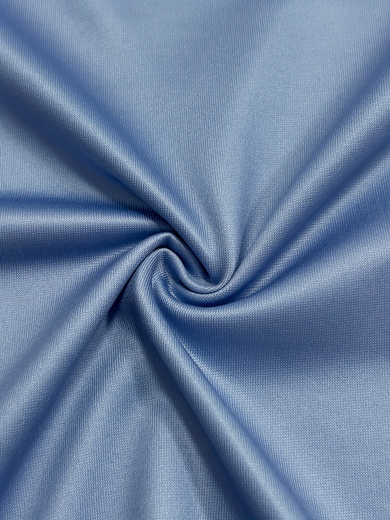 Футболка с вырезом в форме буквы V и цветными блоками для женщин, идеально подходящая для весны и лета.