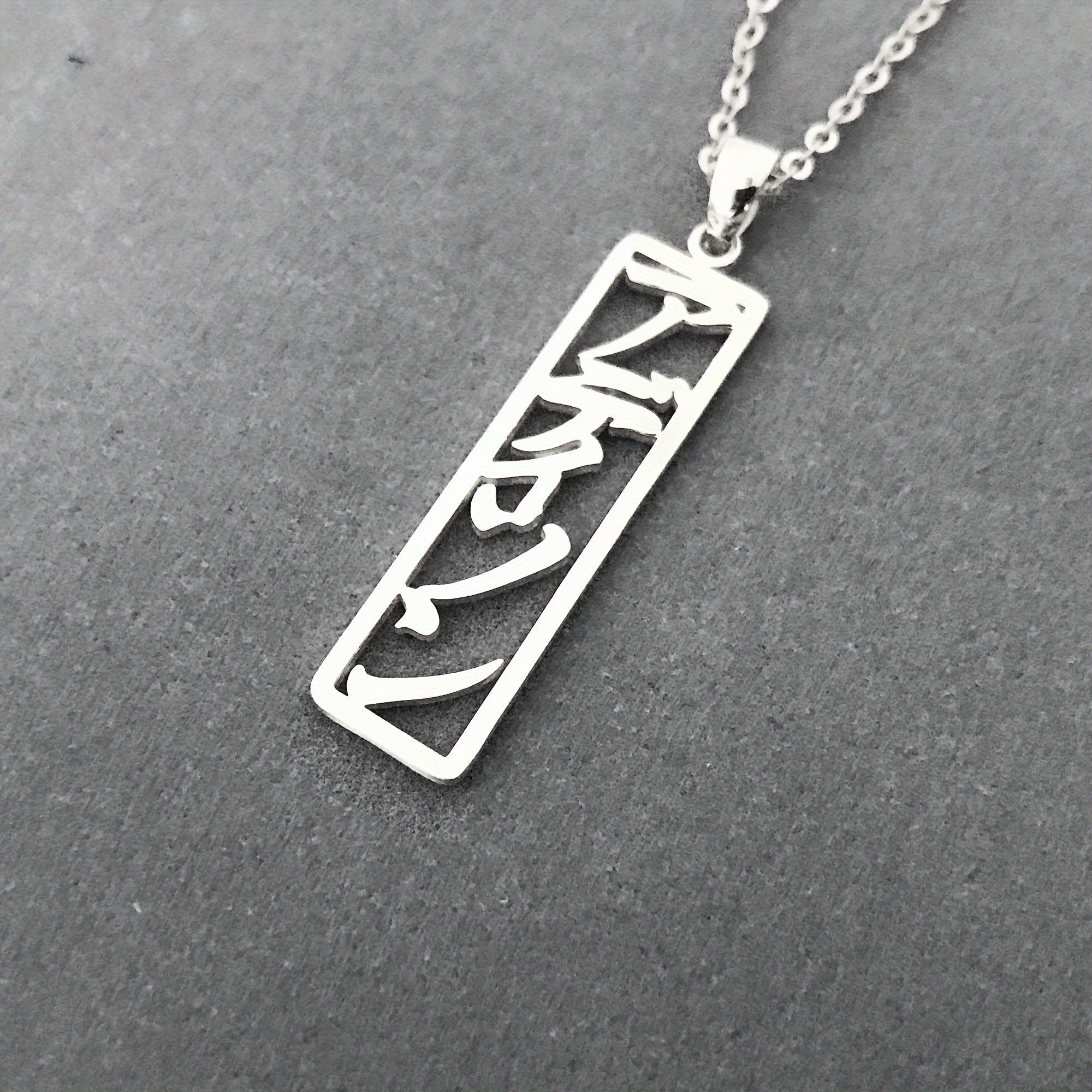 Yaponcha uslubda shaxsiylashtirilgan ism zargarlik buyumlari: oddiy va abadiy dizayn, yapon/xitoy xarflari bilan noyob pandant, ayollar uchun ideal zargarlik sovg'asi.