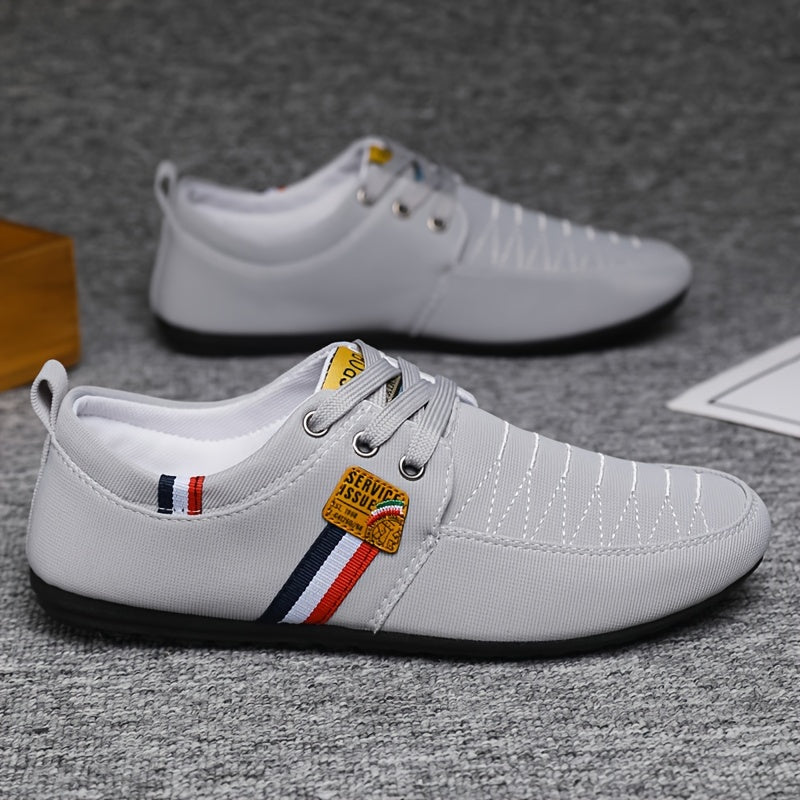 Katta o'lchamdagi erkaklar uchun mustahkam rangdagi biznes uslubidagi yurish poyafzallari, sirpanmaydigan shoelace dizayni va yumshoq, bardoshli taglik bilan.