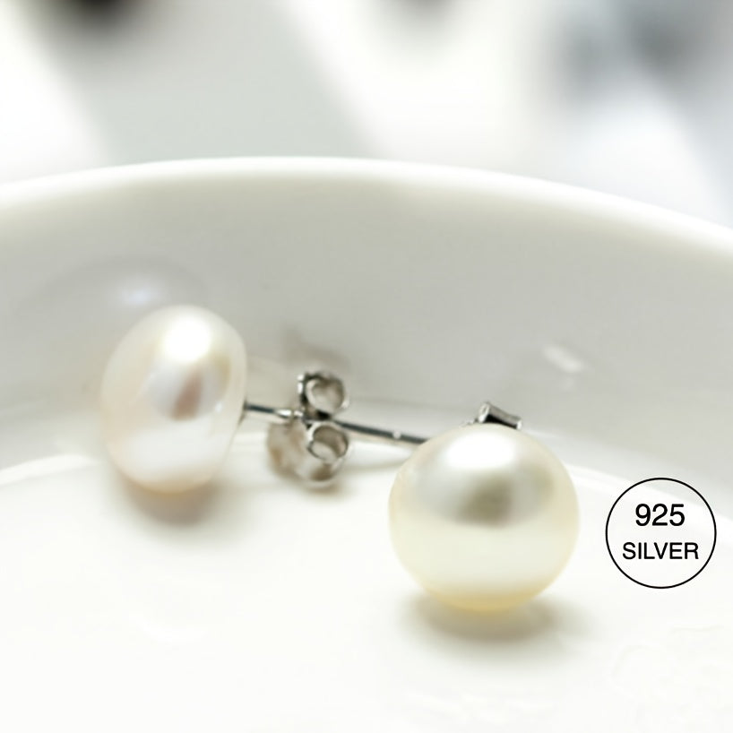 S925 Silver Stud Earrings with Natural Freshwater Pearls - Kundalik kiyim yoki maxsus tadbirlar uchun nozik va ko'p qirrali tekis dumaloq marvaridli studlar