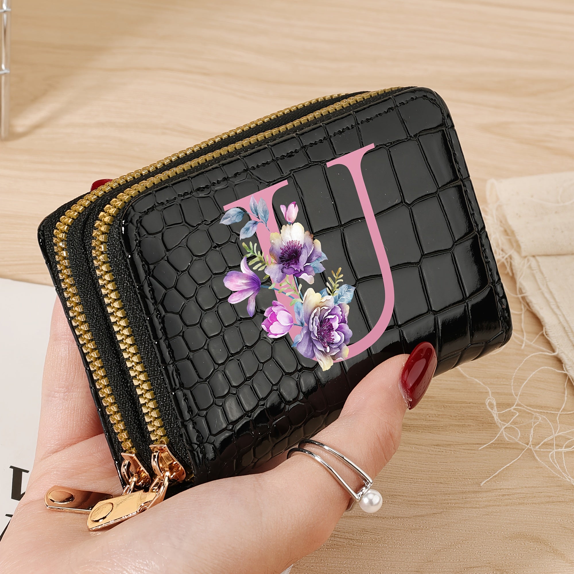 Стильный женский кошелек с крокодиловым узором и дизайном "P", сумка с двойной молнией черного, белого и розового цветов. Модная монетница для путешествий и повседневного использования, школьный аксессуар с текстурой.