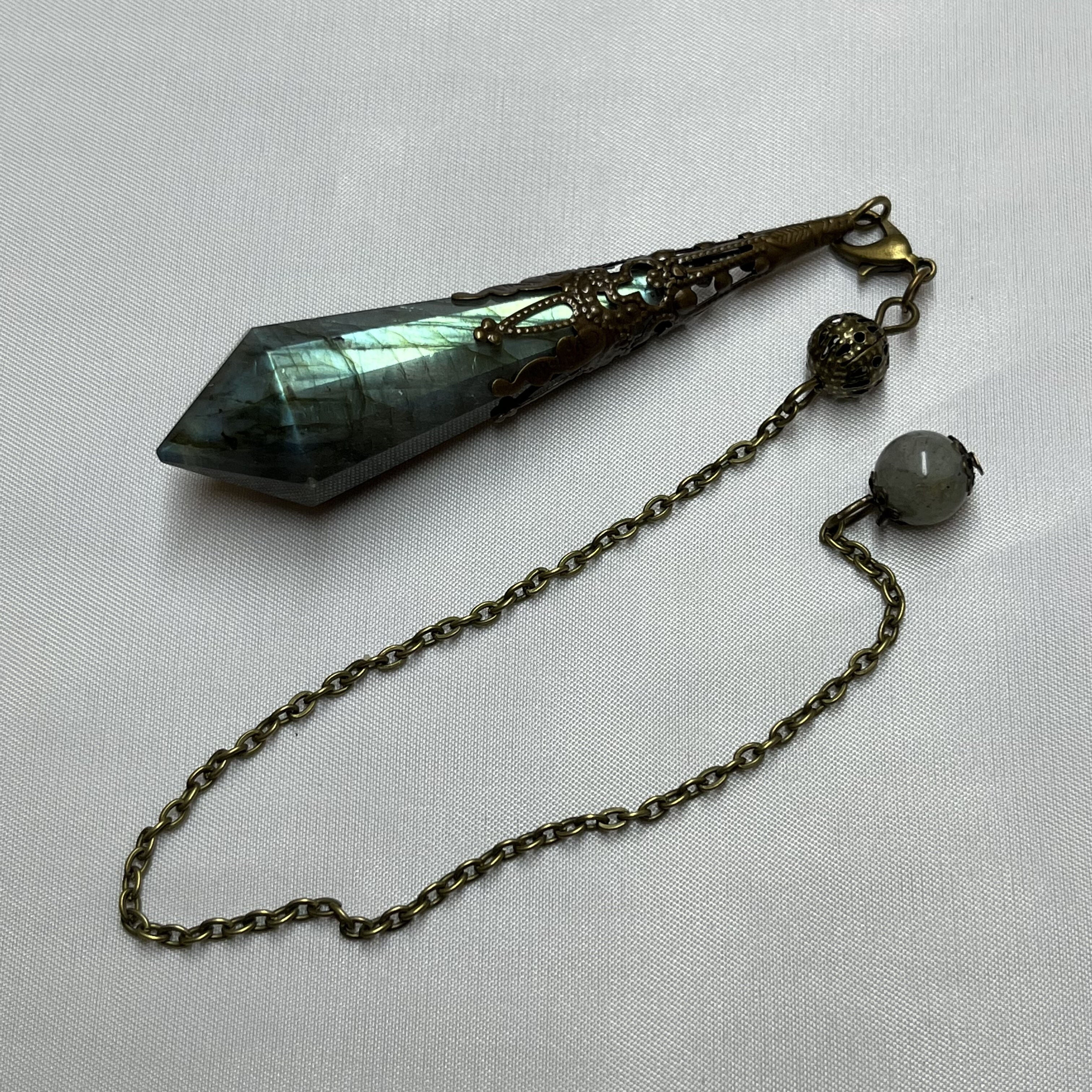 Natural Labradorite Pendulum One-Piece Crystal Healing Tool