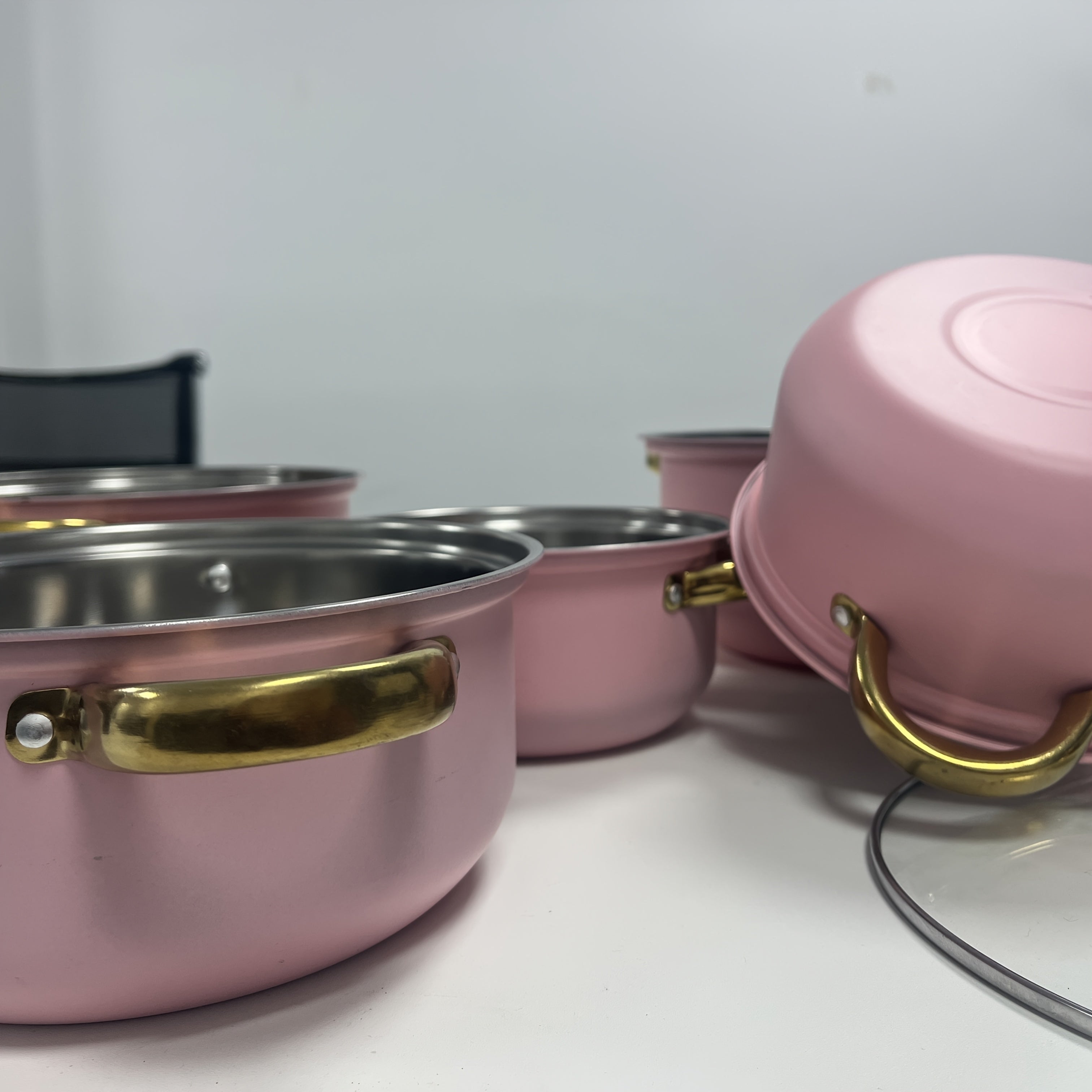 Сытные блюда: Премиальная кастрюля для супа из нержавеющей стали с крышкой, совместимая с индукцией и с антипригарным покрытием для газовых и электрических плит. Идеально подходит для рагу и каши - отличный подарок на Рождество и День благодарения.